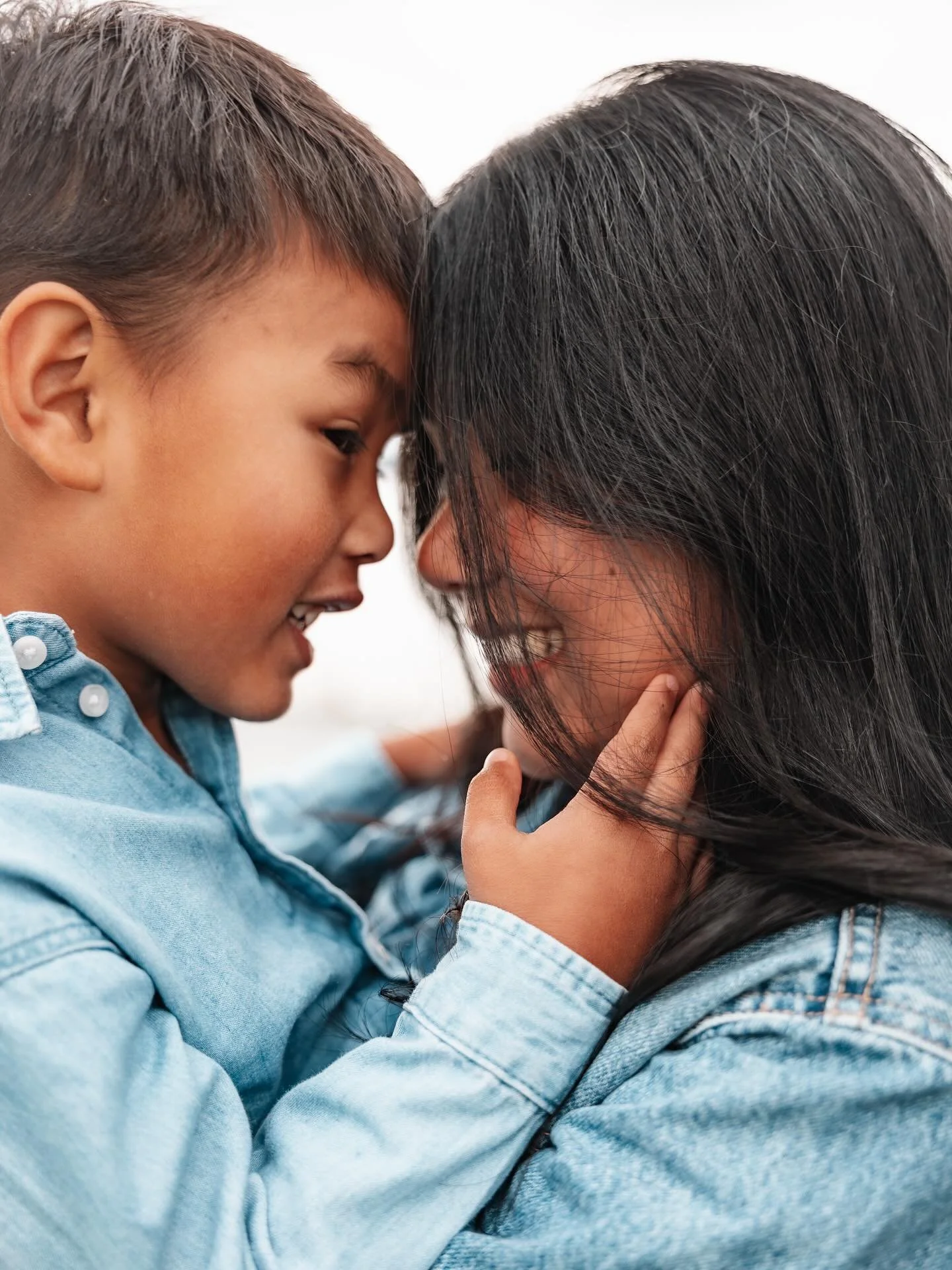 I love when the photo shoot turns into playtime 😍 
#mukilteophotographer #pnwphotographer