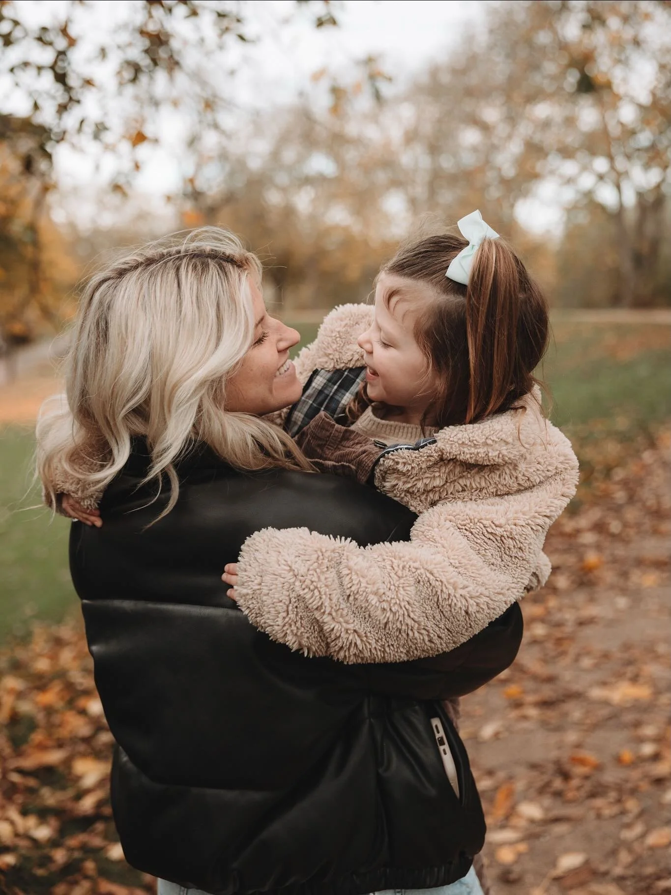 The sweetest bond between a little girl and her auntie 🩷