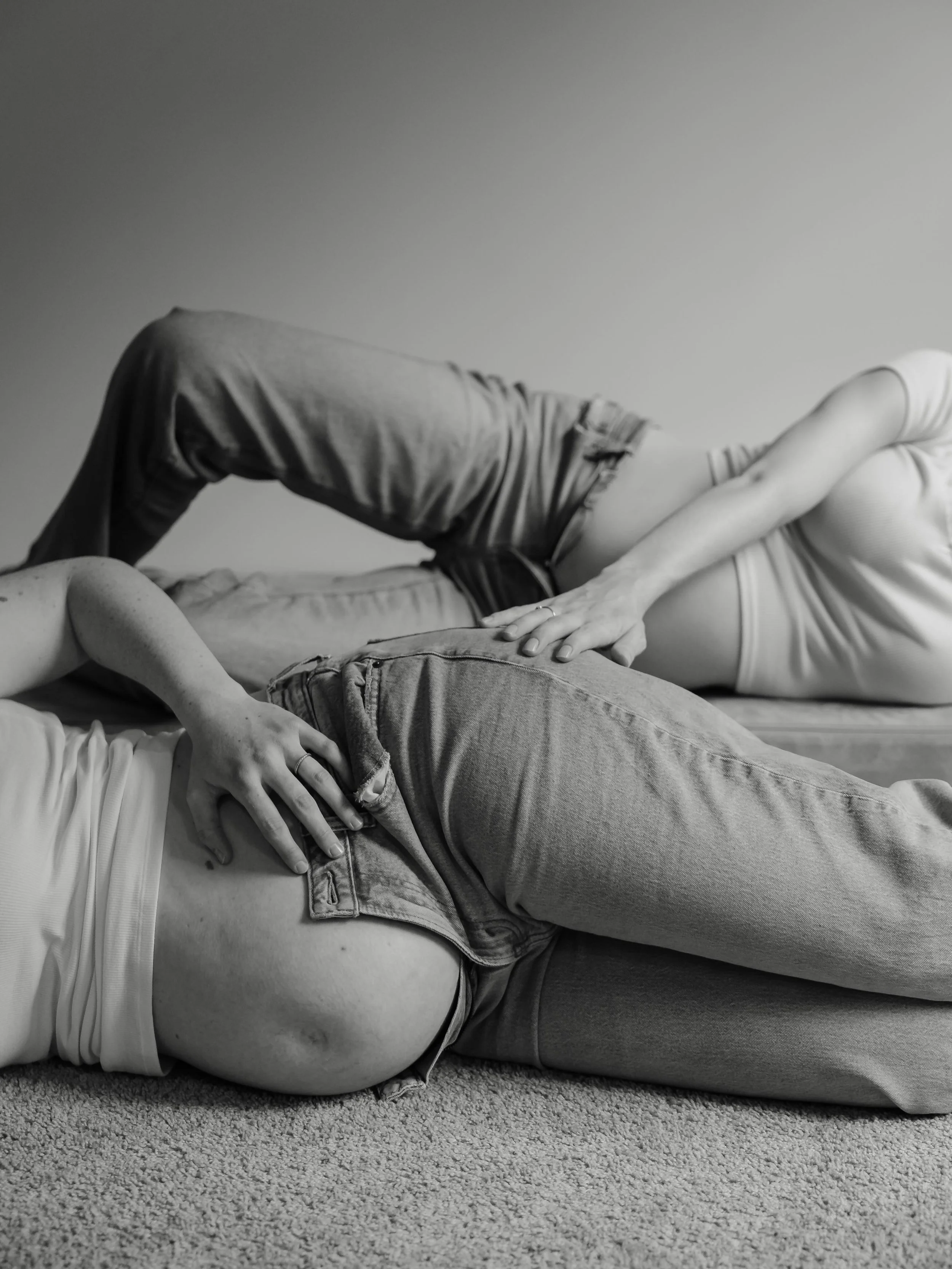 Joint maternity shoot in B&amp;W 🖤🩶🤍
#maternityshootideas