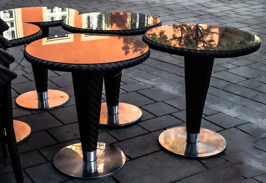 Tische-mit-Spiegelung_P6150040.jpg