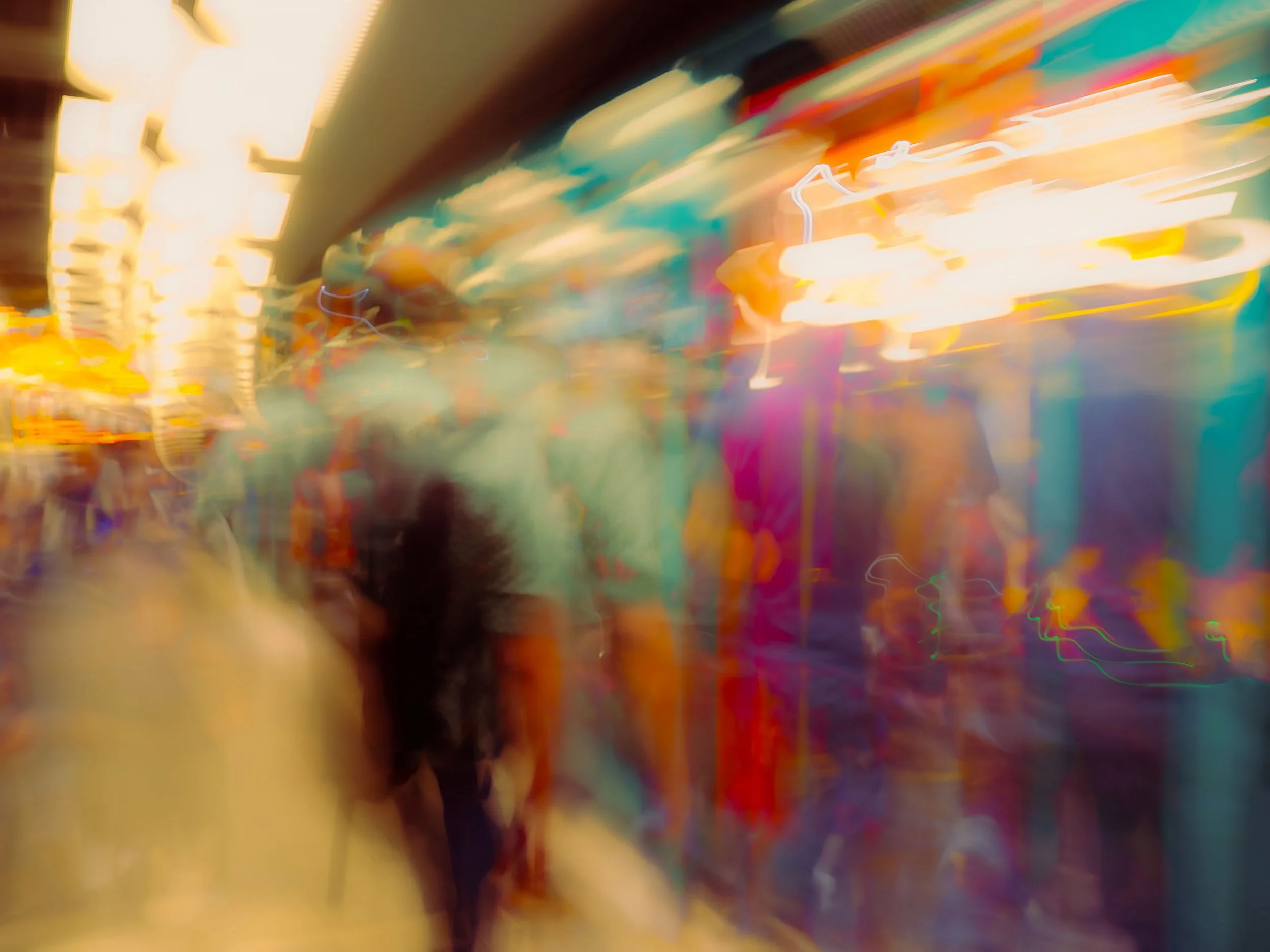 Menschen an der U-Bahn Vs. 22-06-25 - 100x75 -  P9210650xy.jpg