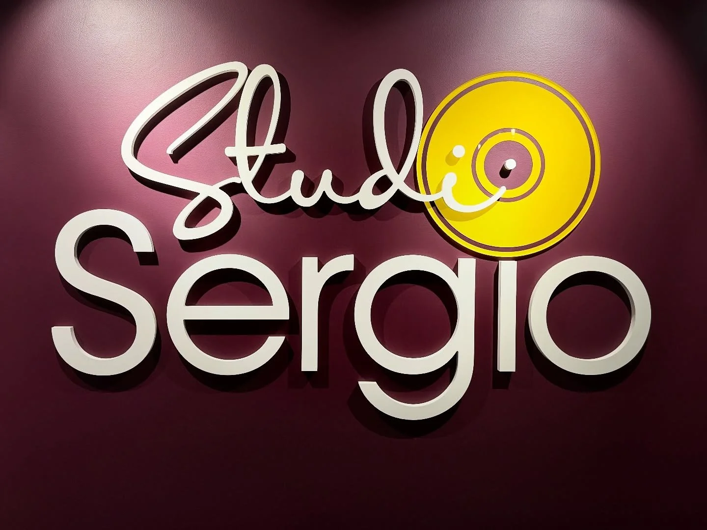 Je vous ai menti&hellip;

J&rsquo;ai toujours dit que mon studio @loftxstudio n&rsquo;avait qu&rsquo;un seul &eacute;tage. C&rsquo;est faux il y en a un deuxi&egrave;me. Je vous montre un petit sneak peek du Studio Sergio👀 (aka le bureau du BOSS). 
