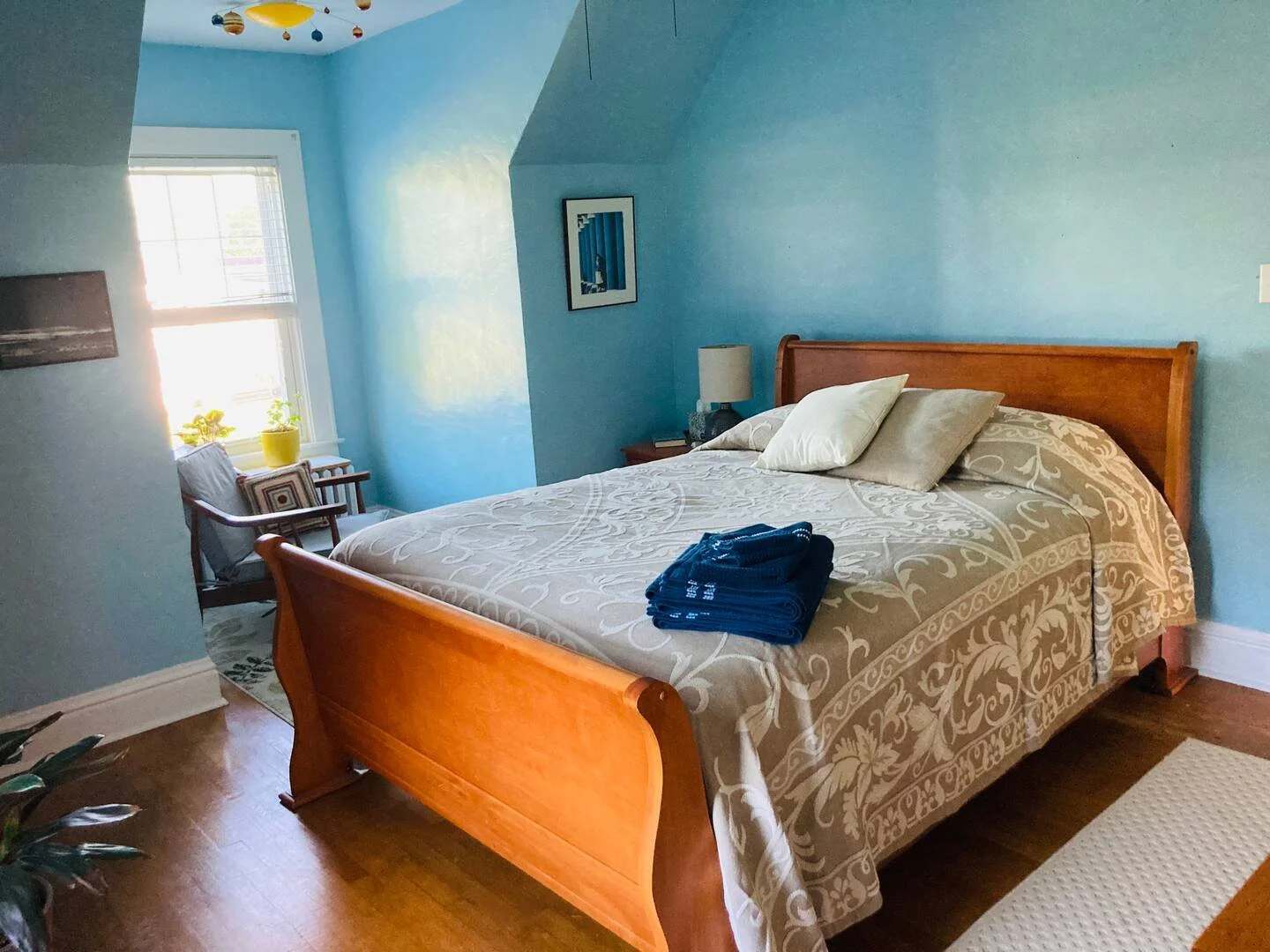 Main House - Queen Bed