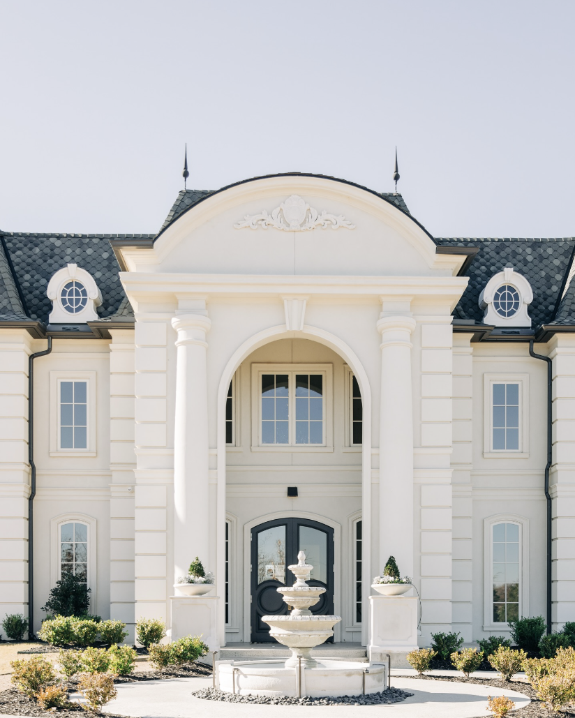 The Hillside Estate located North of Dallas | 300 guests | Contact Brittney Samford at
Hello@thehillsideestatedfw.com or 214-623-5733