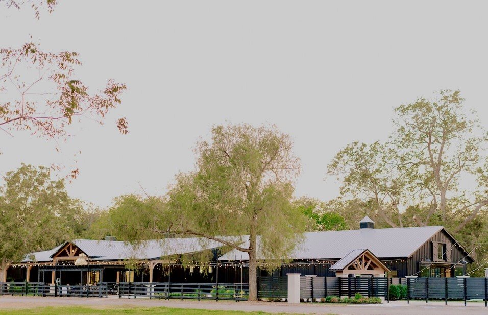Stables on the Brazos in Fulshear, Texas | 300 guests | Contact: 281-640- 2060 or email Info@TheStablesontheBrazos.com
https://thestablesonthebrazos.com/