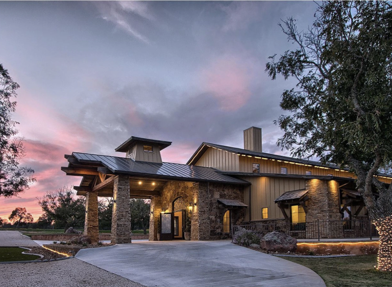 The Lodge at Country Inn & Cottages in Fredericksburg, TX | Chapel seats 350, sleeps 100+ guests onsite | Contact: 830-998-6200 or info@thelodgeeventcenter.com