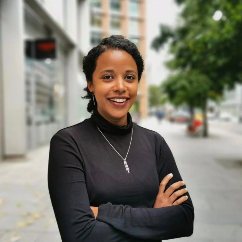 Faïna Msellem of Meliorism Sports Consultancy leaves Dave Farrar a positive review as the complete package, a first class storyteller, and describes him as unparalleled.