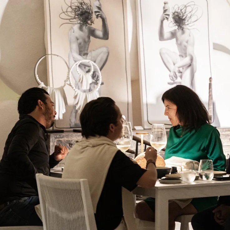 Cena de la exposición 'Just don't spill the wine' de Rodrigo Cacho en NAO. Colaboración con NAMUH para Art Hopping durante Art Baja California