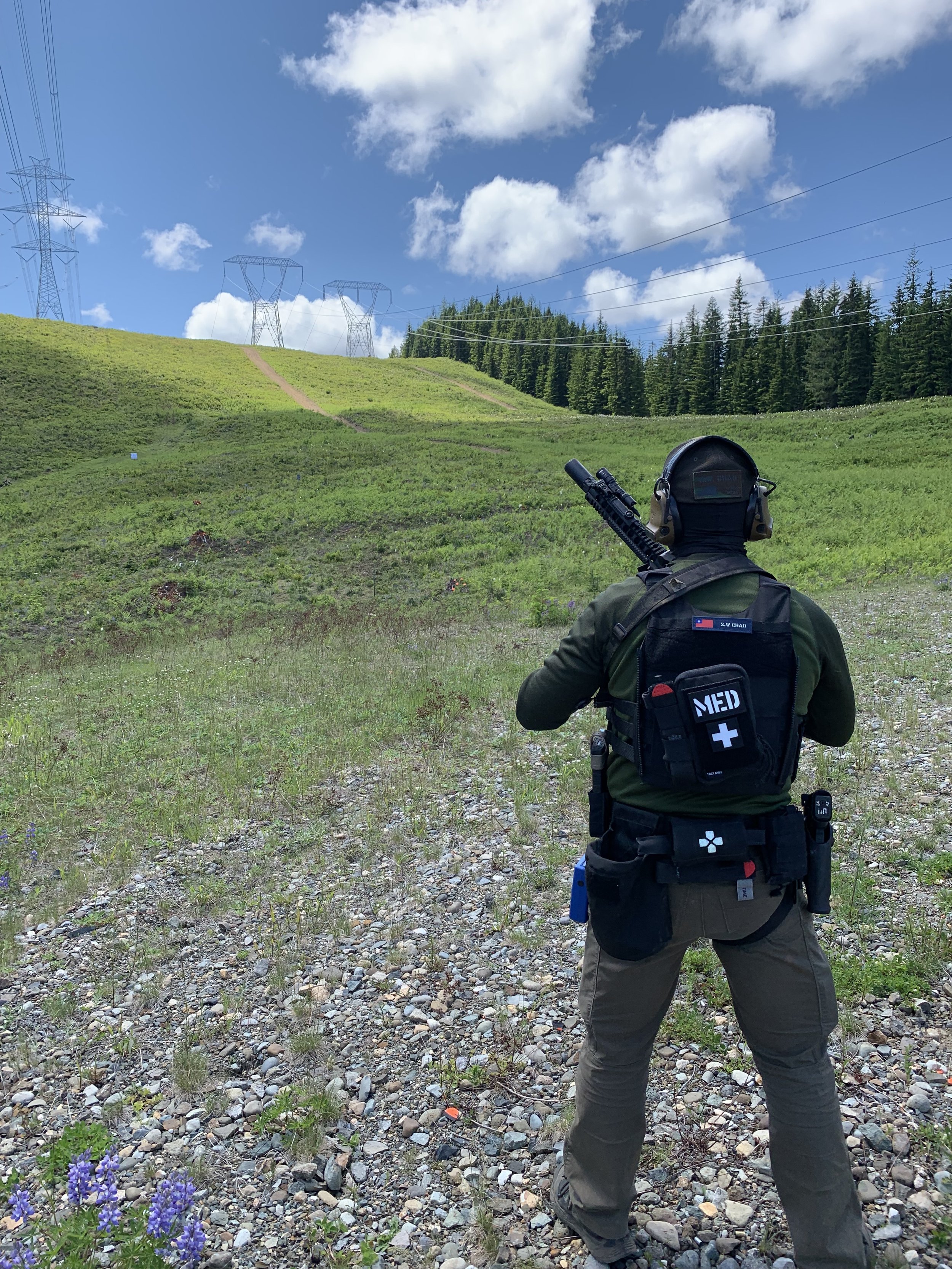 Bellevue Indoor shooting range logo from the gun shop located in Bellevue, Washington near Seattle
