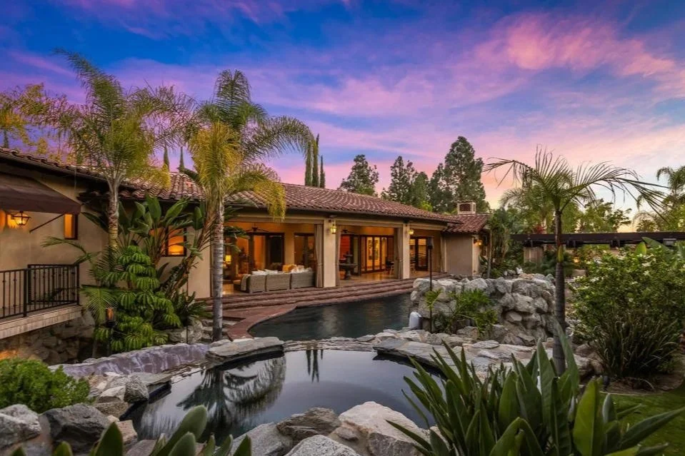 Backyard custom pool - Luxury Residential 