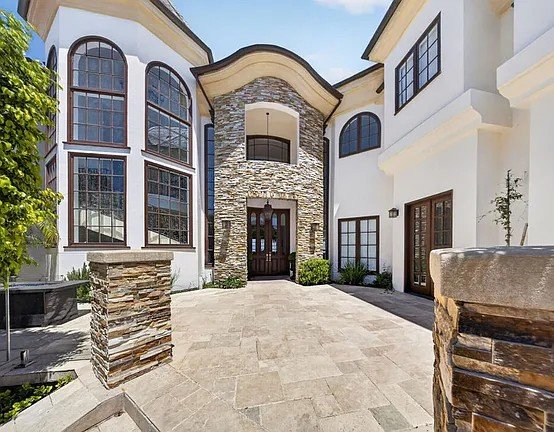Stone arch entry of Beverly Hills luxury estate — Diamond Pacific Construction"
