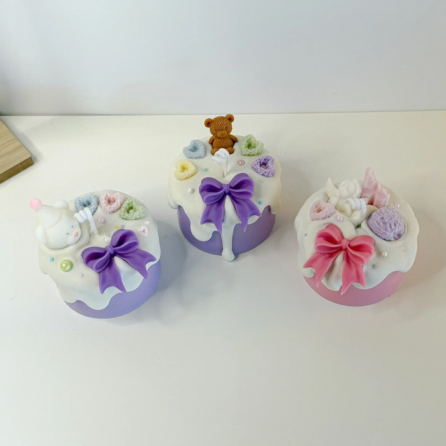 One of a kind Valentine&rsquo;s Day candles for the one you love 💖 I wish I could make more! Love Spell + Lavender &amp; Honey 🍯 

Grab one before they&rsquo;re gone at the @tucsonloveletter launch party ✨

#tucsonsmallbusiness #candle #dessertcand