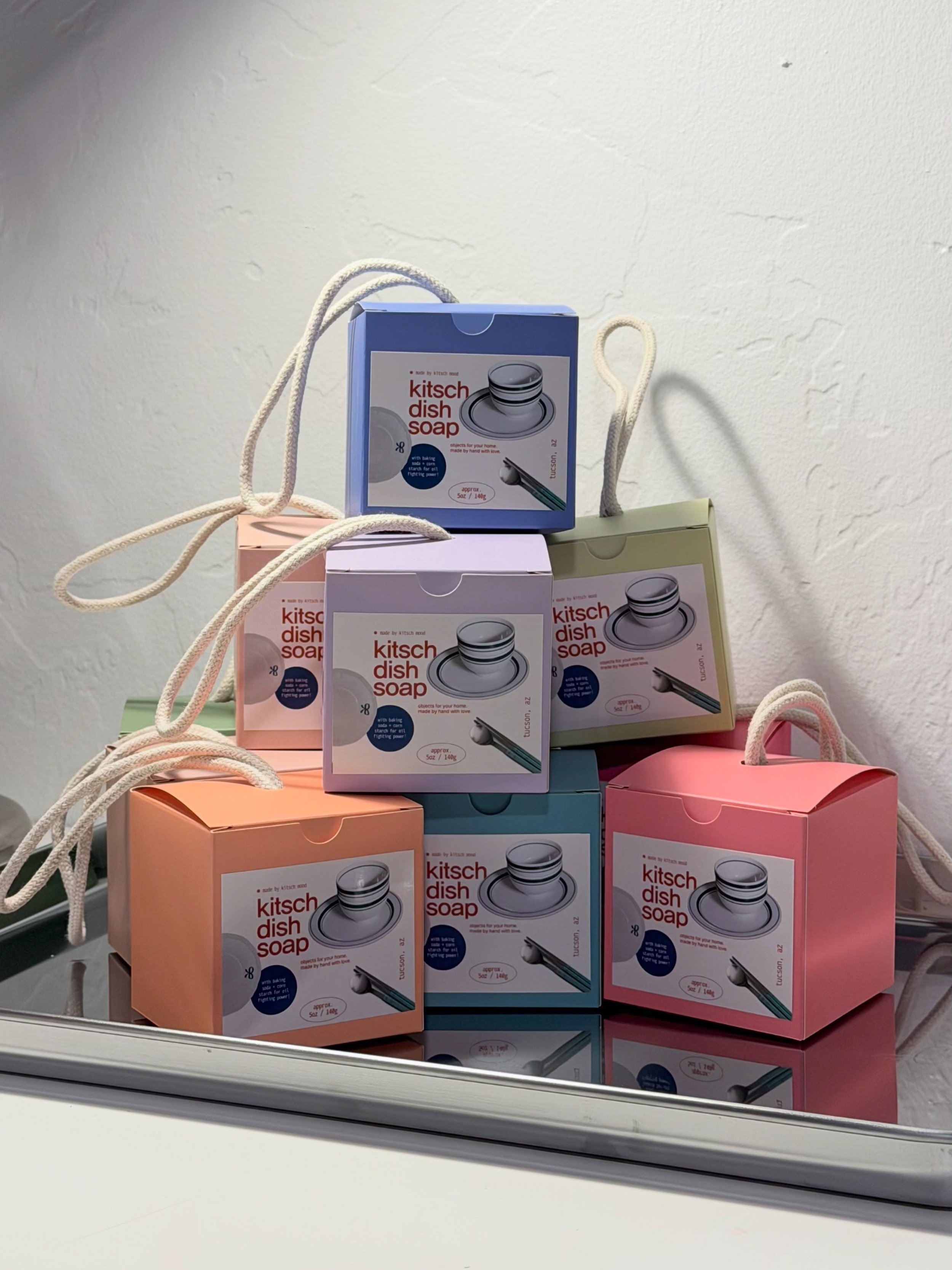 one of my favorite soaps to make and package (⁎⁍̴̛ᴗ⁍̴̛⁎)
high cleansing, oil-grabbing, squeaky clean! 
I always keep some on hand for my personal use too 🤭
a perfect gift for your loved ones too!

#coldprocess #주방비누 #비누 #tucsonsmallbusiness