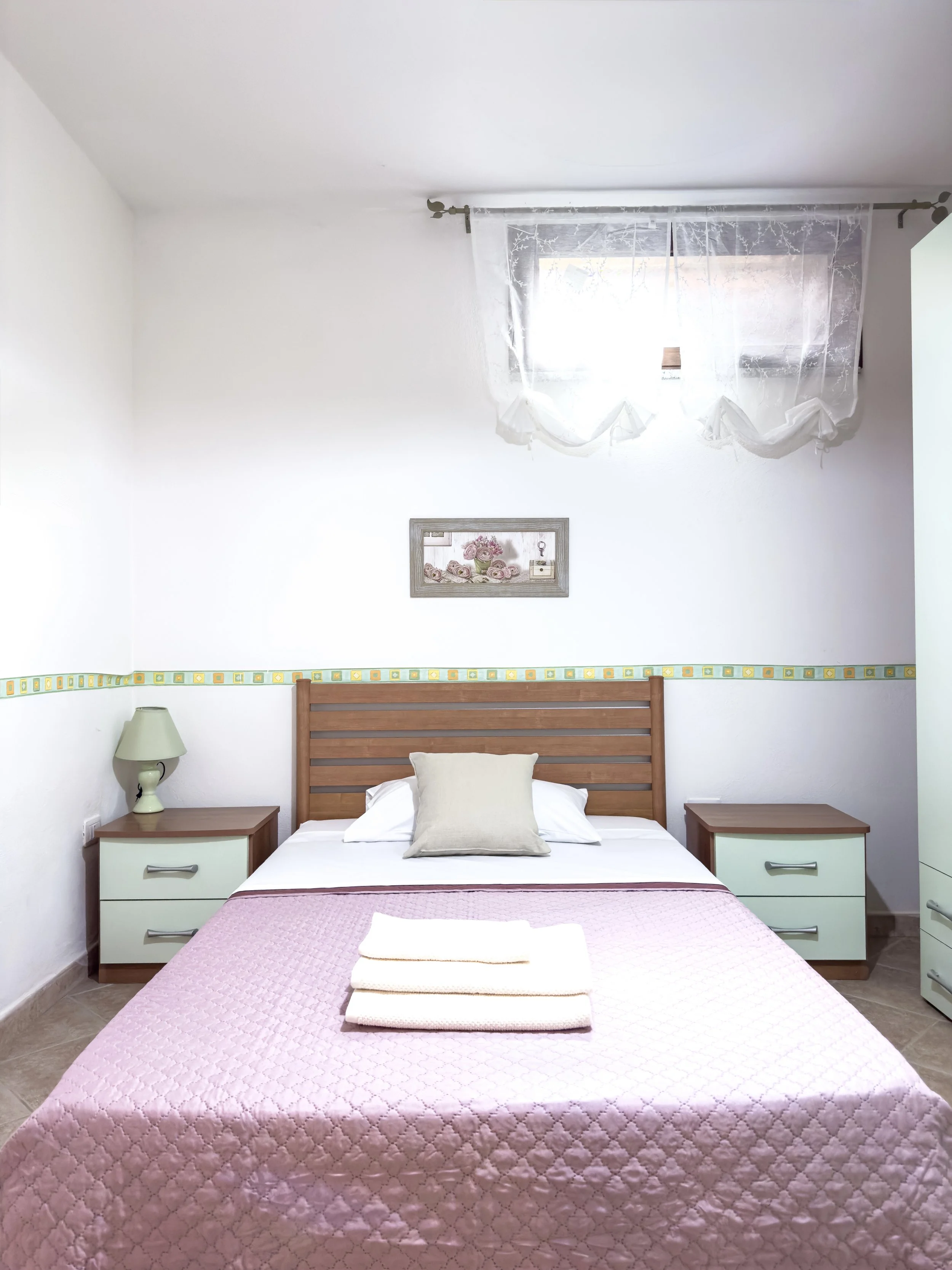 1.5-size bed room
