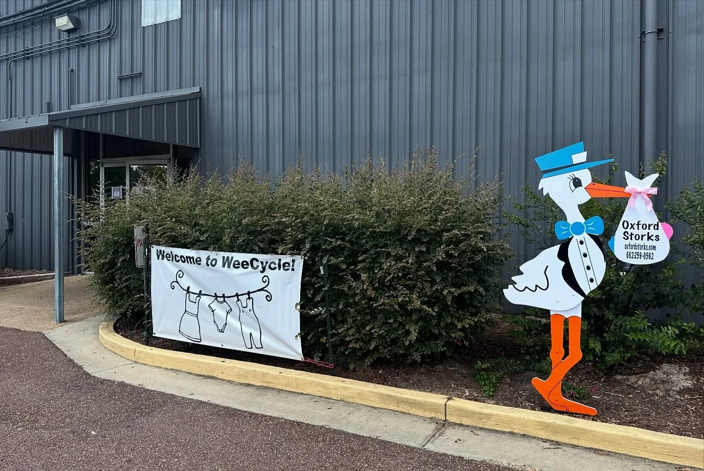 We&rsquo;re so excited to help welcome shoppers to @oxfordweecycle! 💙🩷 Children&rsquo;s consignment sale is open to the public tomorrow morning 8am! Oxford families - be sure to check out their incredible selection of quality children&rsquo;s cloth