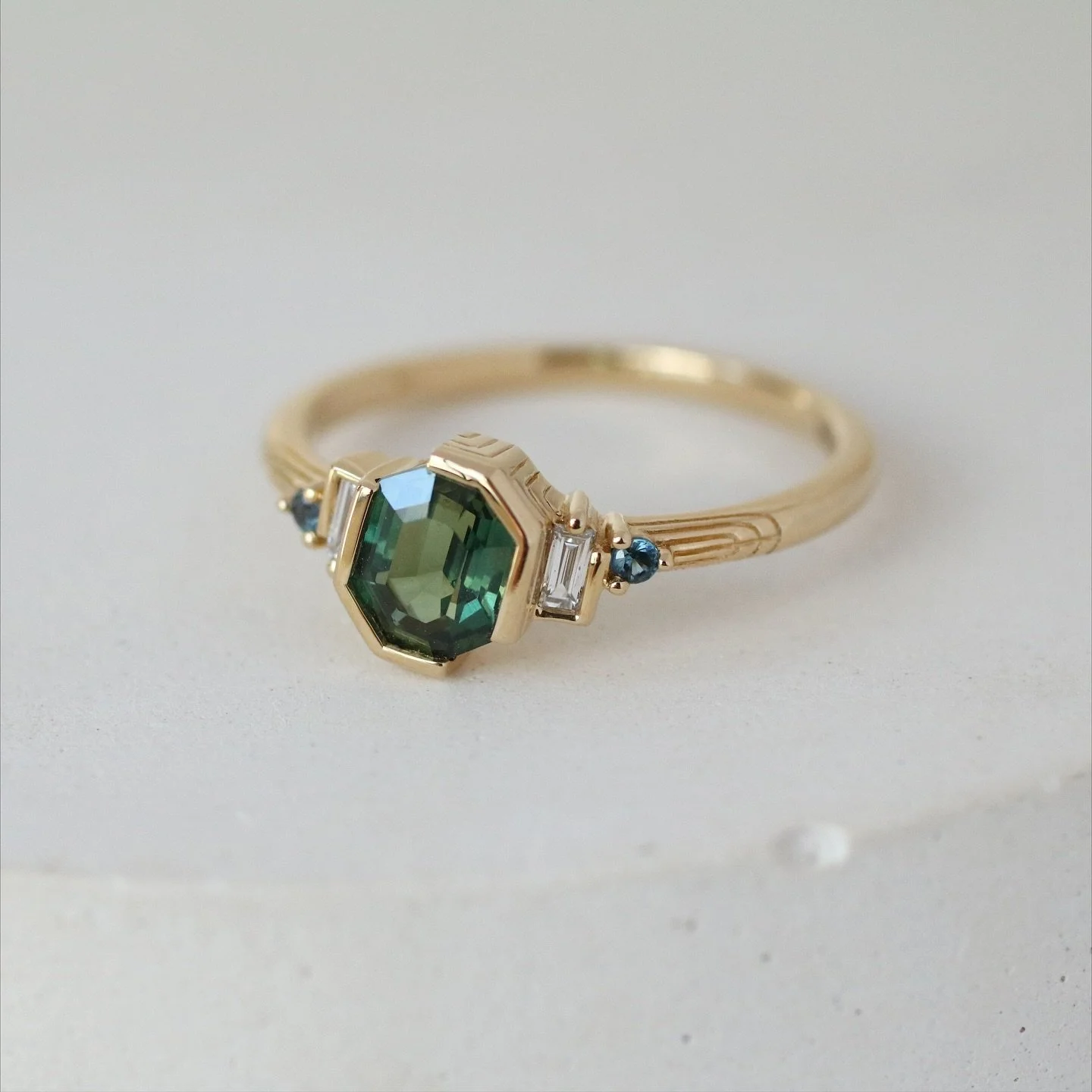 The lines, the angles, the gems ~ such a dreamy ode to art deco on this engagement ring for Jill. And you know me, I love a good angle! Congrats Jill on your engagement 🥰

+

[Ring details: 0.91ct cut corner sapphire by @misfitsapphires with lab dia