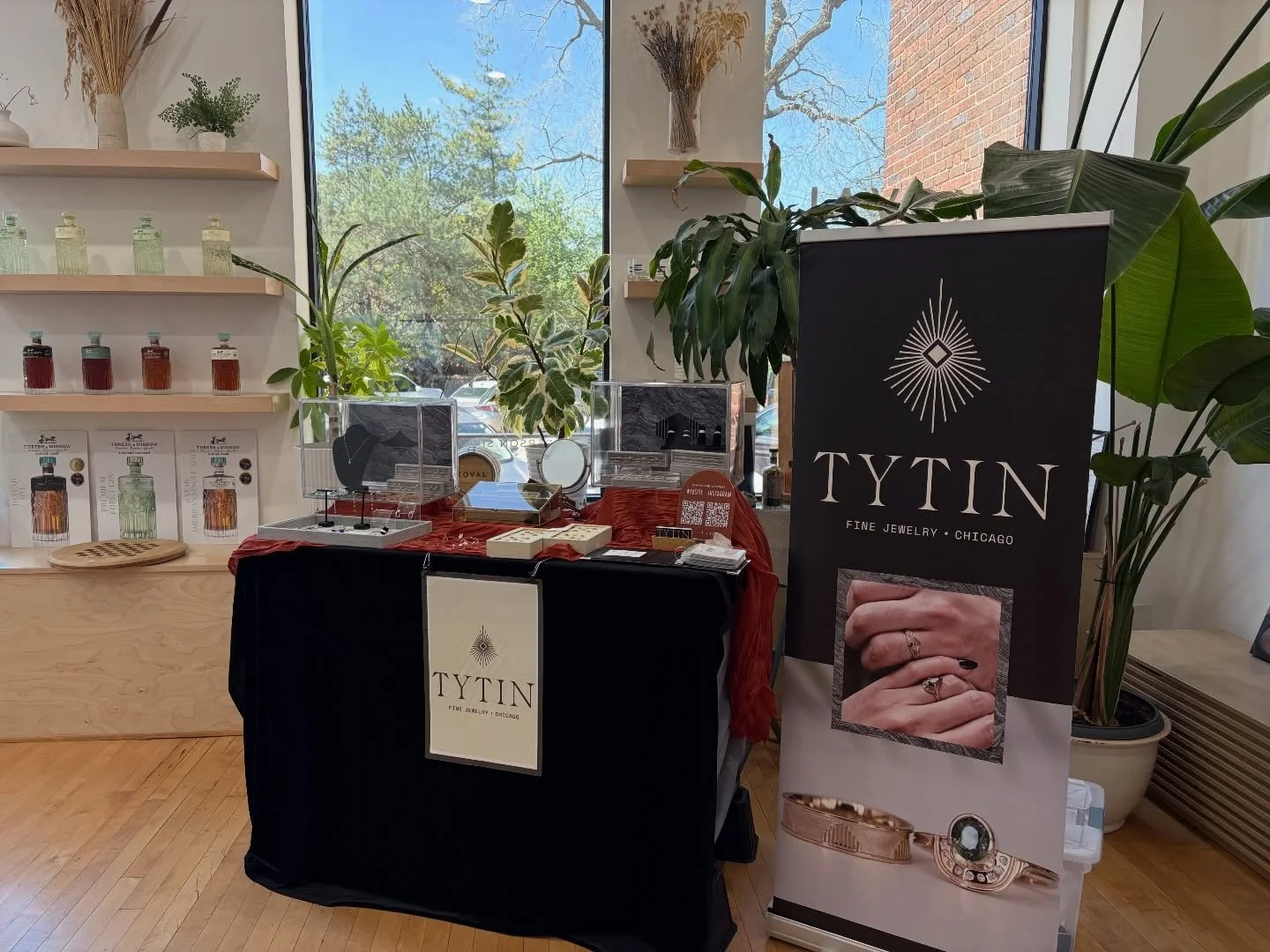 Couldn&rsquo;t have asked for a more beautiful backdrop at our first event of the year yesterday. Thanks @ihimpopups for hosting such a lovely little event @kovaldistillery. It was such a pleasure meeting so many new faces! 

Save the date for our ne