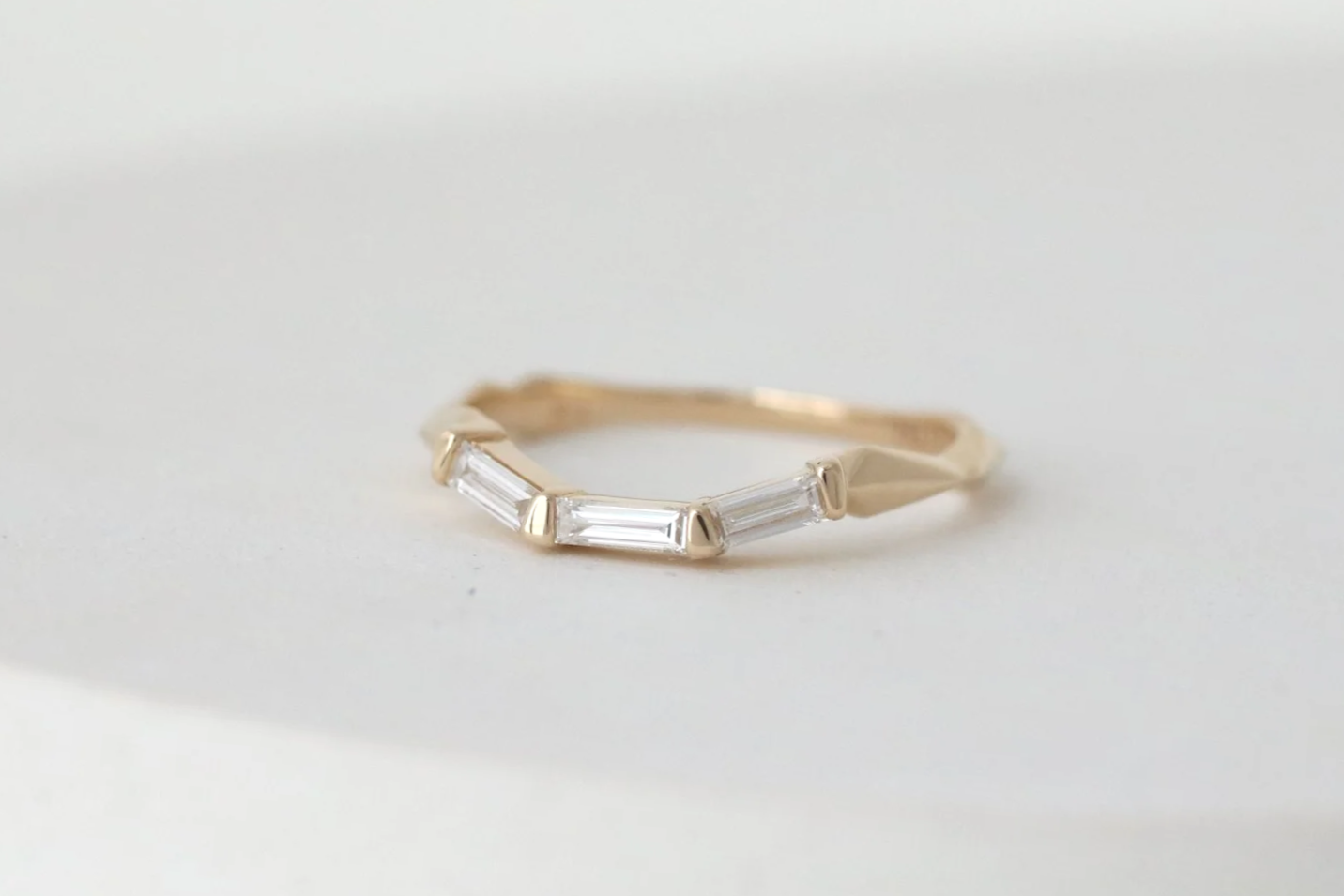 Pyramis Curved Diamond Band