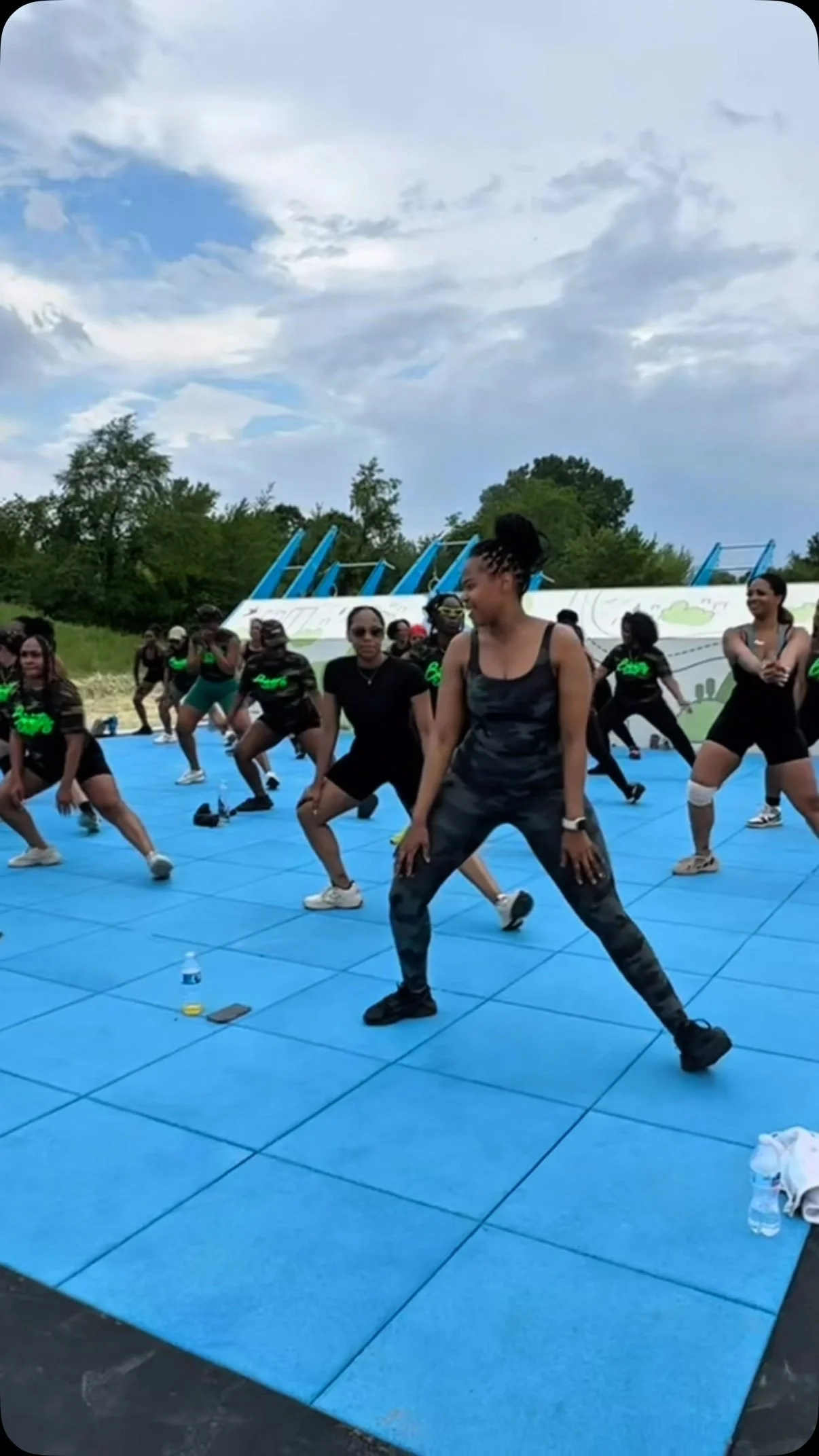 We came. We squatted. We stretched it all the way out.π§πΎ‍βοΈπ¦ @byobgina thanks for inviting me to lead the post stretch β
a time was had ! π