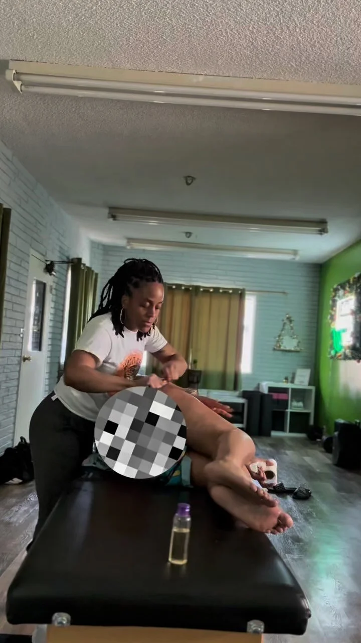 Healing hurts so good π€ΈπΎβ¨ ( myofascial tension release with @themonalita )
#igetfunktional #somaticrelease #musclescraping #releasetension #healing #healyourself #stretch #mobility #