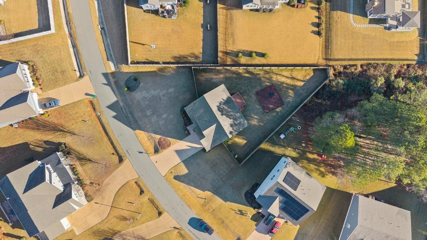 ✨ Why We Love Peleg&rsquo;s Point ✨

 Peleg&rsquo;s Point isn&rsquo;t just a neighborhood&mdash;it&rsquo;s a lifestyle. 🌳 Tucked away in Williamsburg, this community is known for its tree-lined streets, friendly neighbors, and family-focused vibe. I