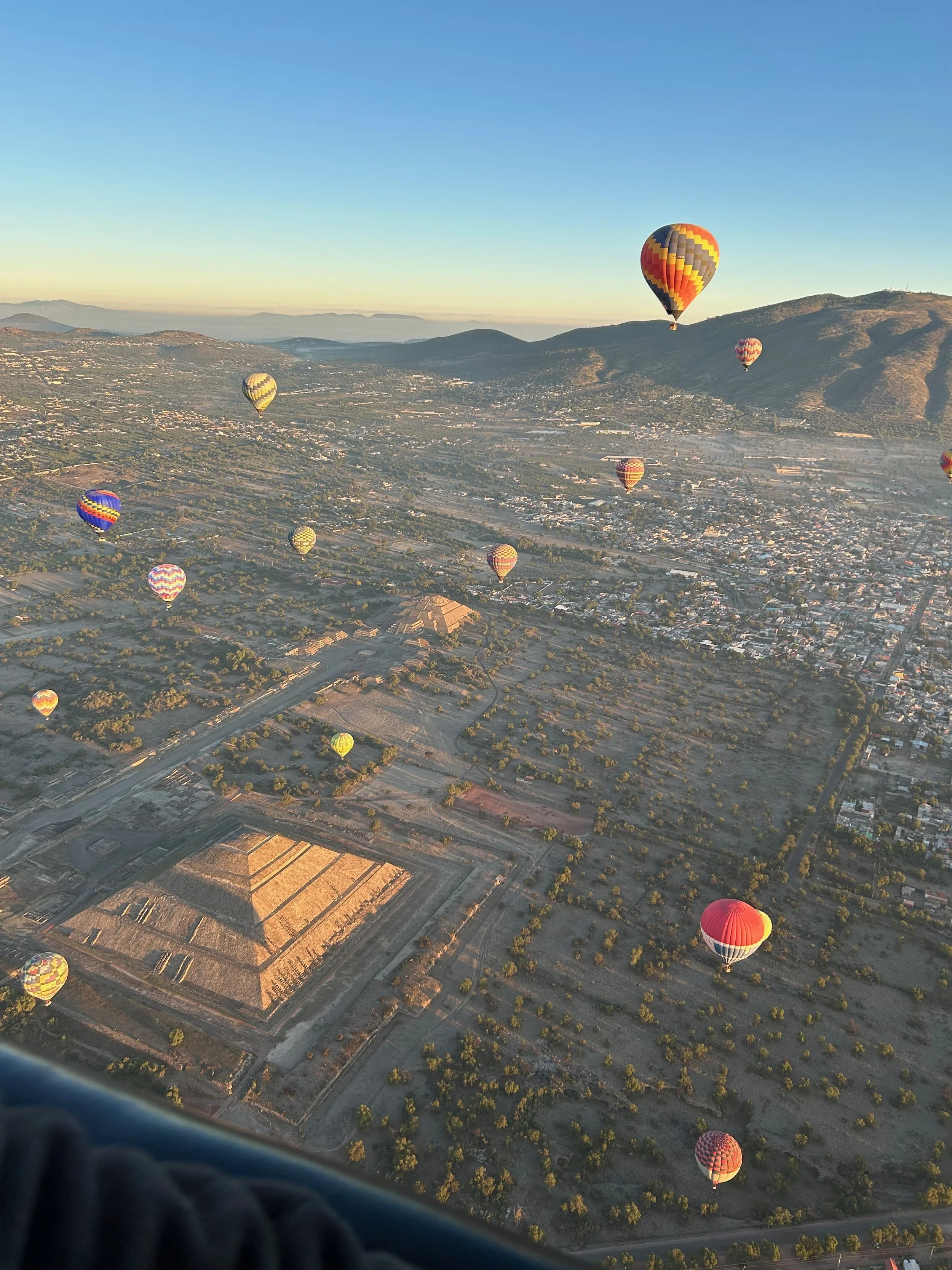 A Magical Hot Air Balloon Ride in Teotihuacán