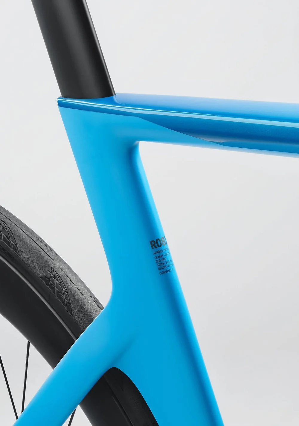 2450_TOP-3_aeroad-disc-cf-slx-8-di2_bu-bu_saddle-knot-with-aero-seatpost_051 (1).jpg