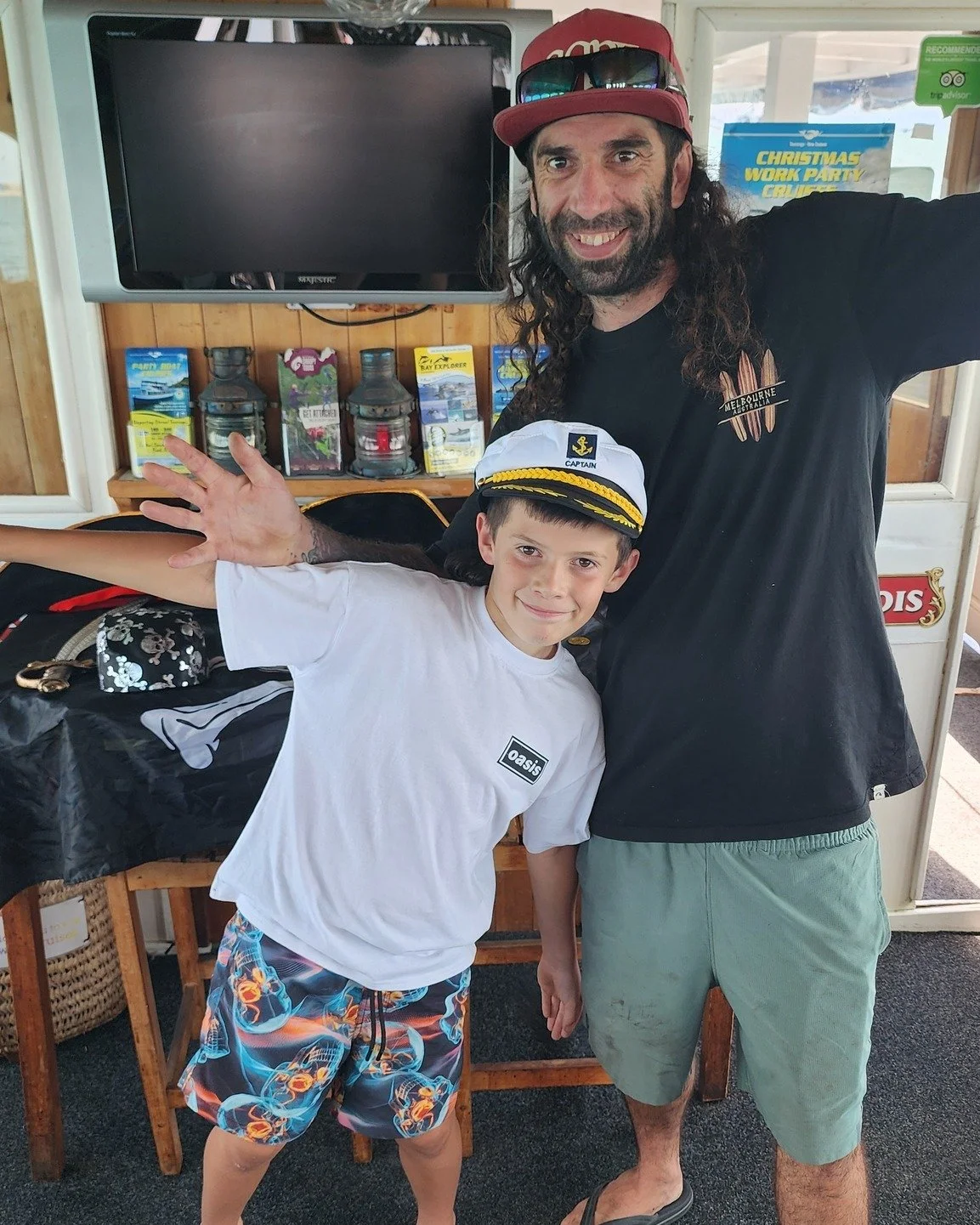 🙌 Family Time on Kewpie 
Don our captain hats or pirate costumes for a picture on the bow of Kewpie &amp; have fun! Especially with children's day this Sunday!

💙 To this really fun father-son duo!
.
.
.
#tauranga #taurangathingstodo #pirate #pirat
