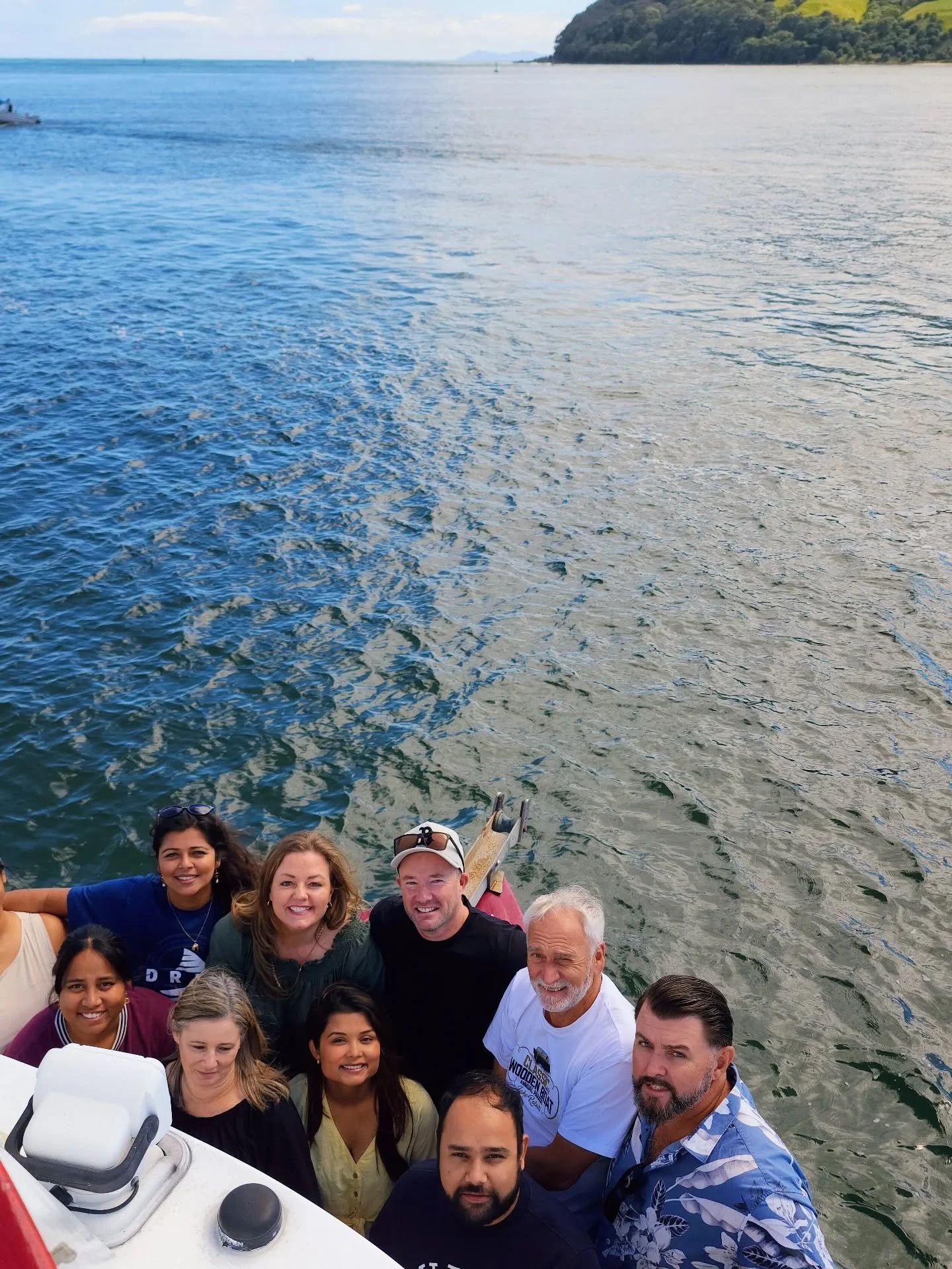 Pretty cool bow shot with friends from the top deck and mount in the background!

Come out on our 1.5 hour scenic harbour cruises or book your private charters today!
🙌🏽 Link in bio