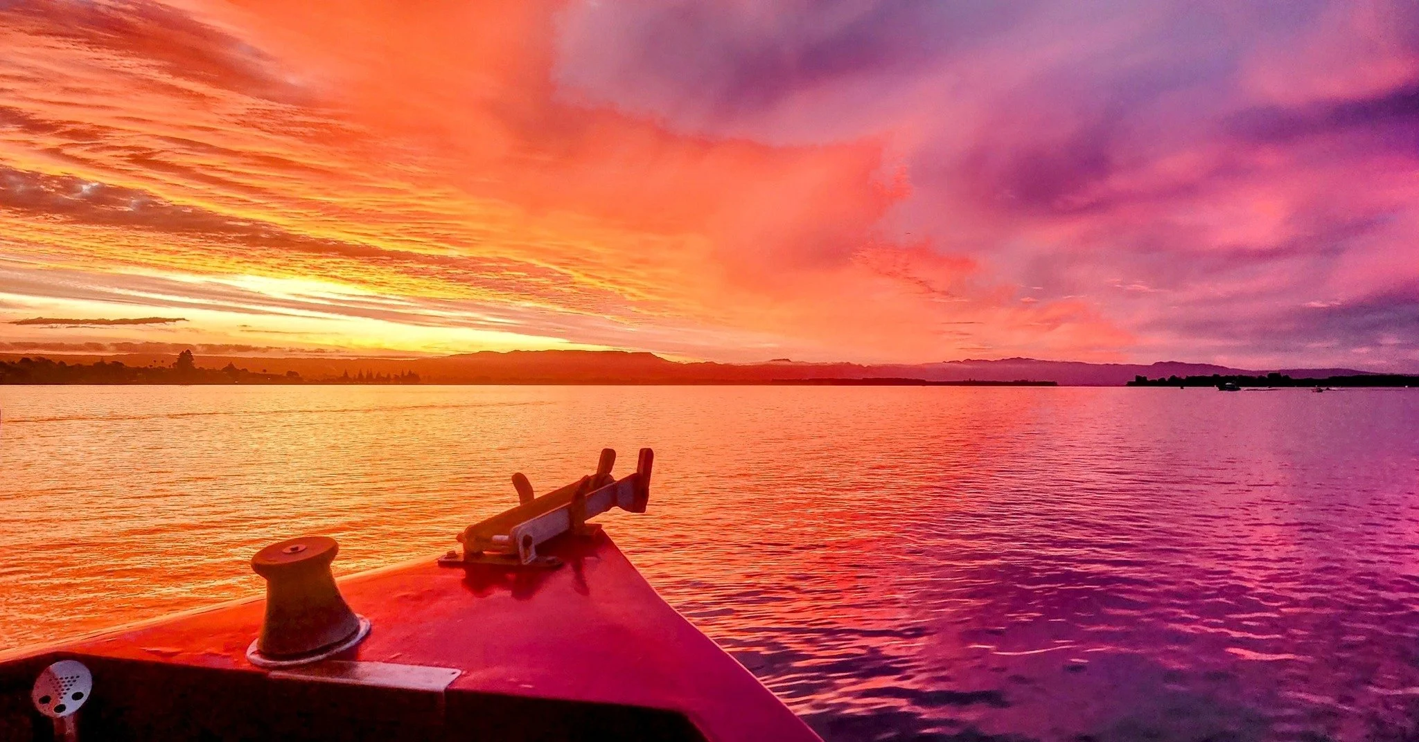 Fiery sunsets always our fav on the waters while cruising on Kewpie 🔥
.
.
.
#sunset #kewpiecruises #newzealand #northislandnz #boat #boatsunset