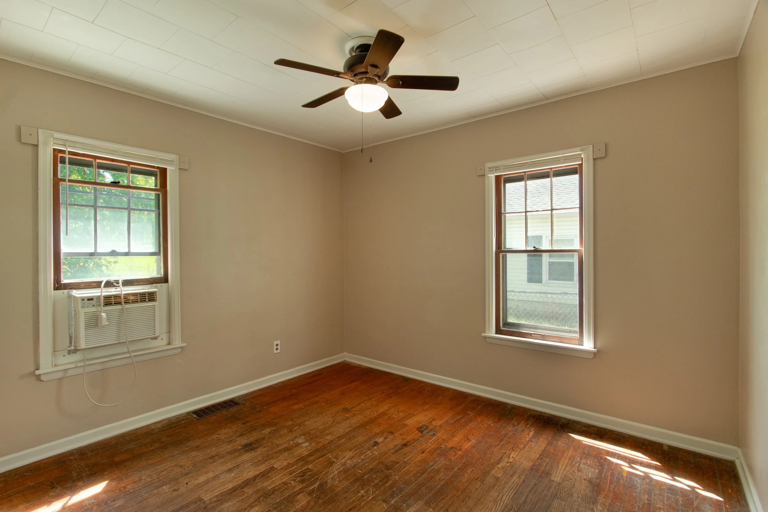 2207 W 51st St-14.jpg