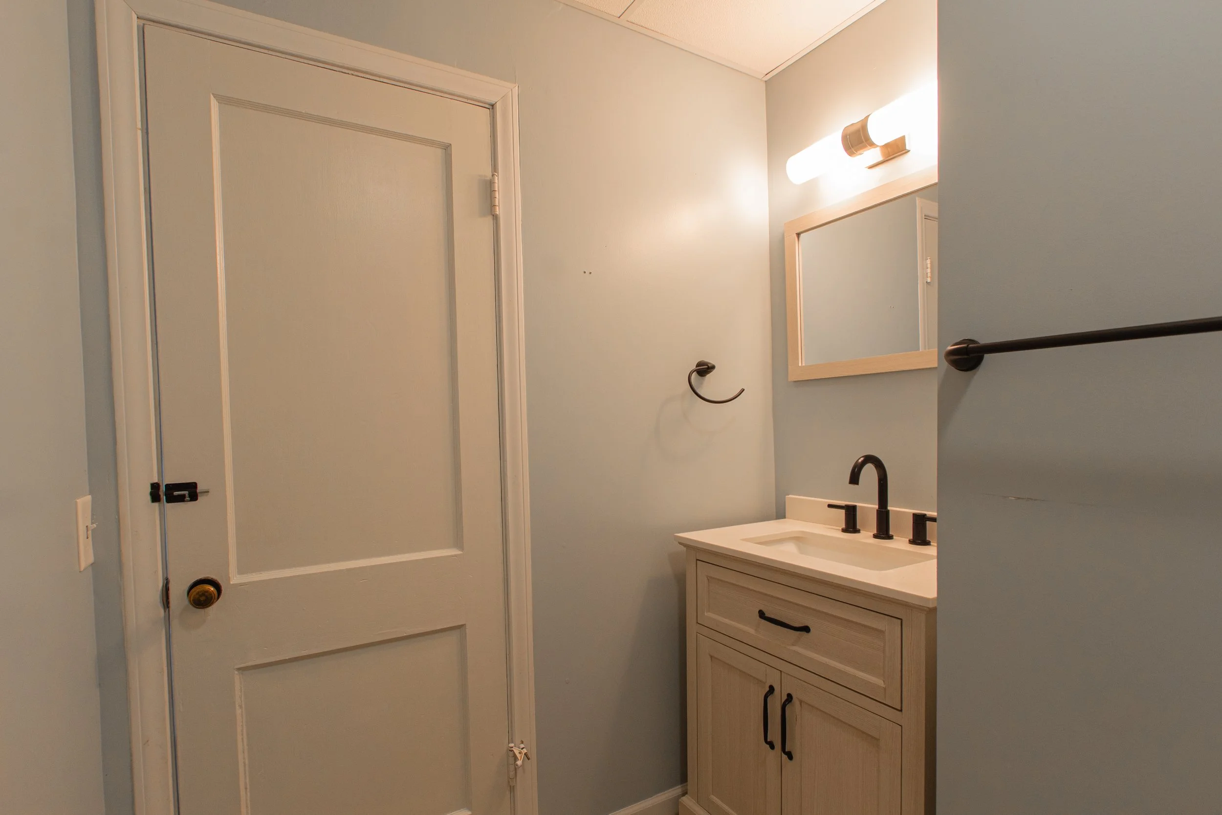 2207 W 51st St-11.jpg
