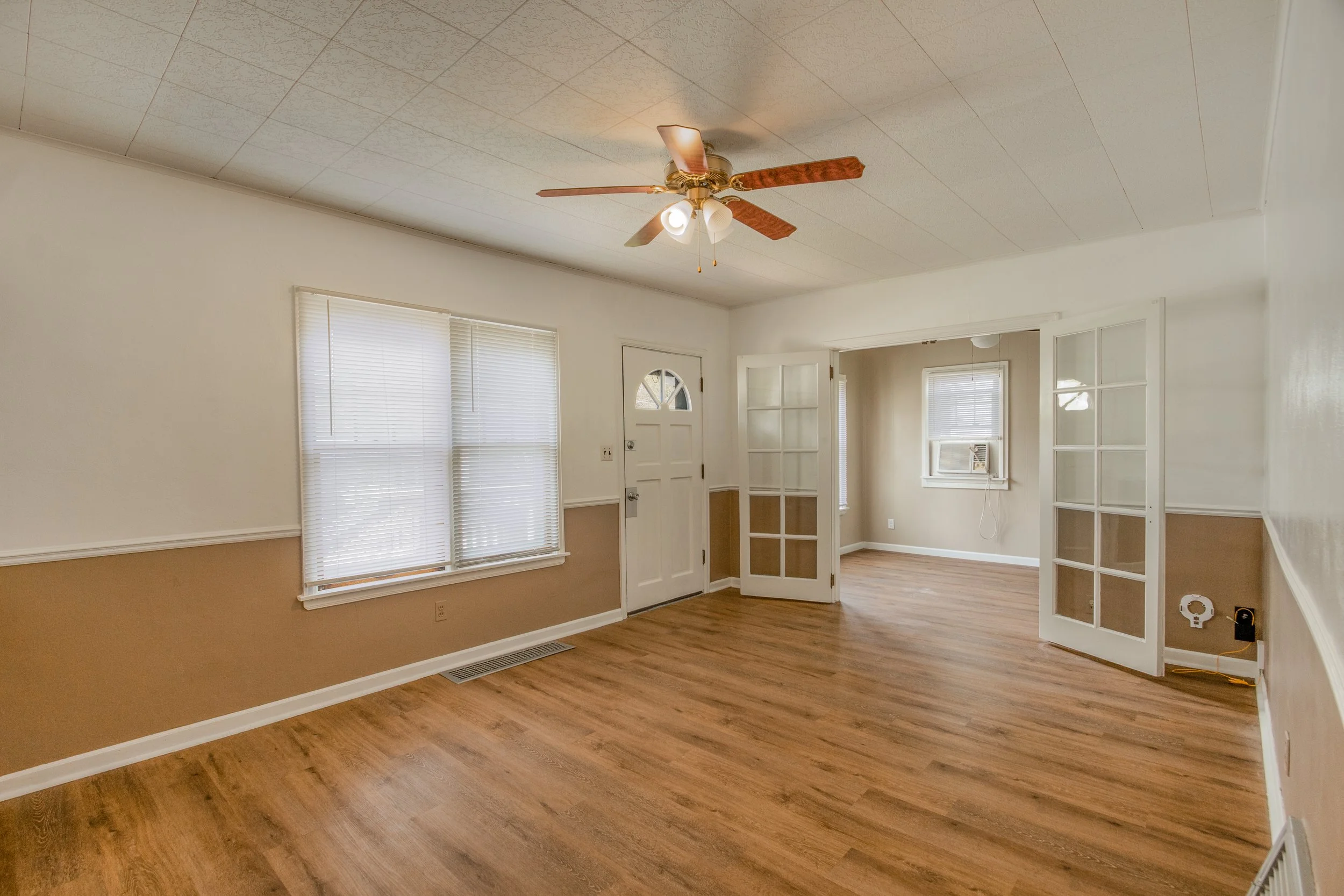 2207 W 51st St-15.jpg