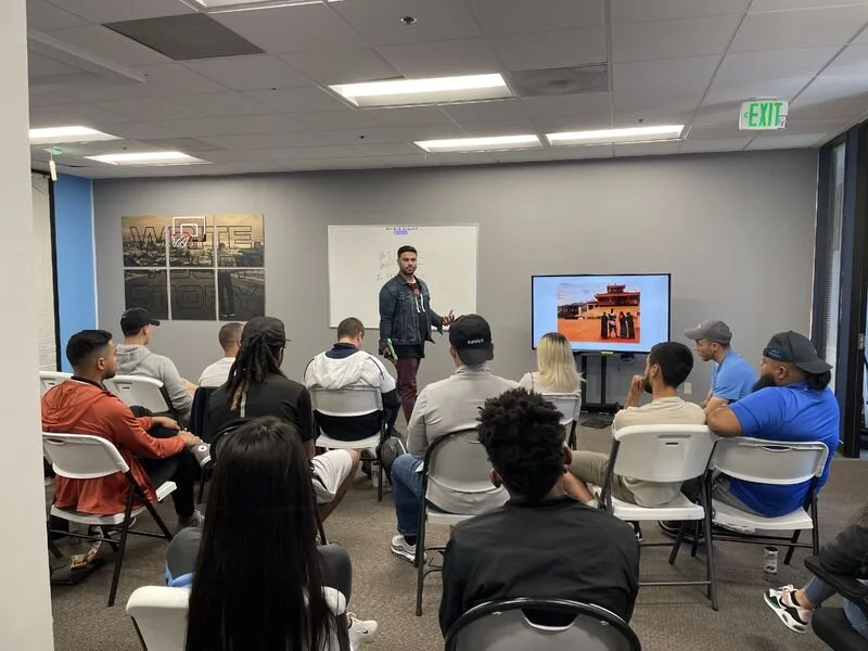 The Value of Sharing Expertise in Writing