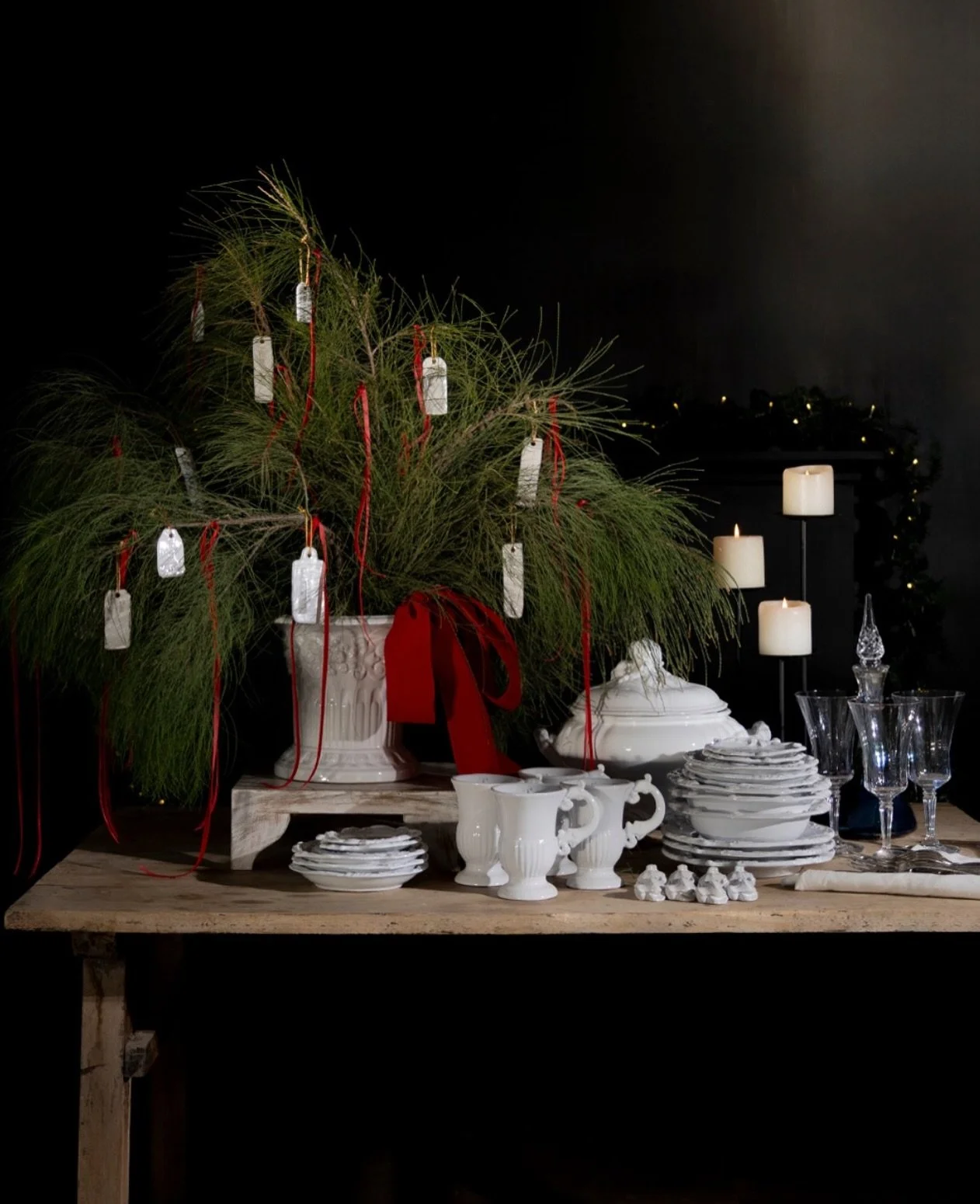 Only 9 days until Christmas!🎄We still have lots of beautiful decor for your table, tree, and for gifting! We can also curate and make beautiful gift baskets for you, come into the shop and we&rsquo;ll be happy to help! 10~4 until Sunday. 

Photo cre