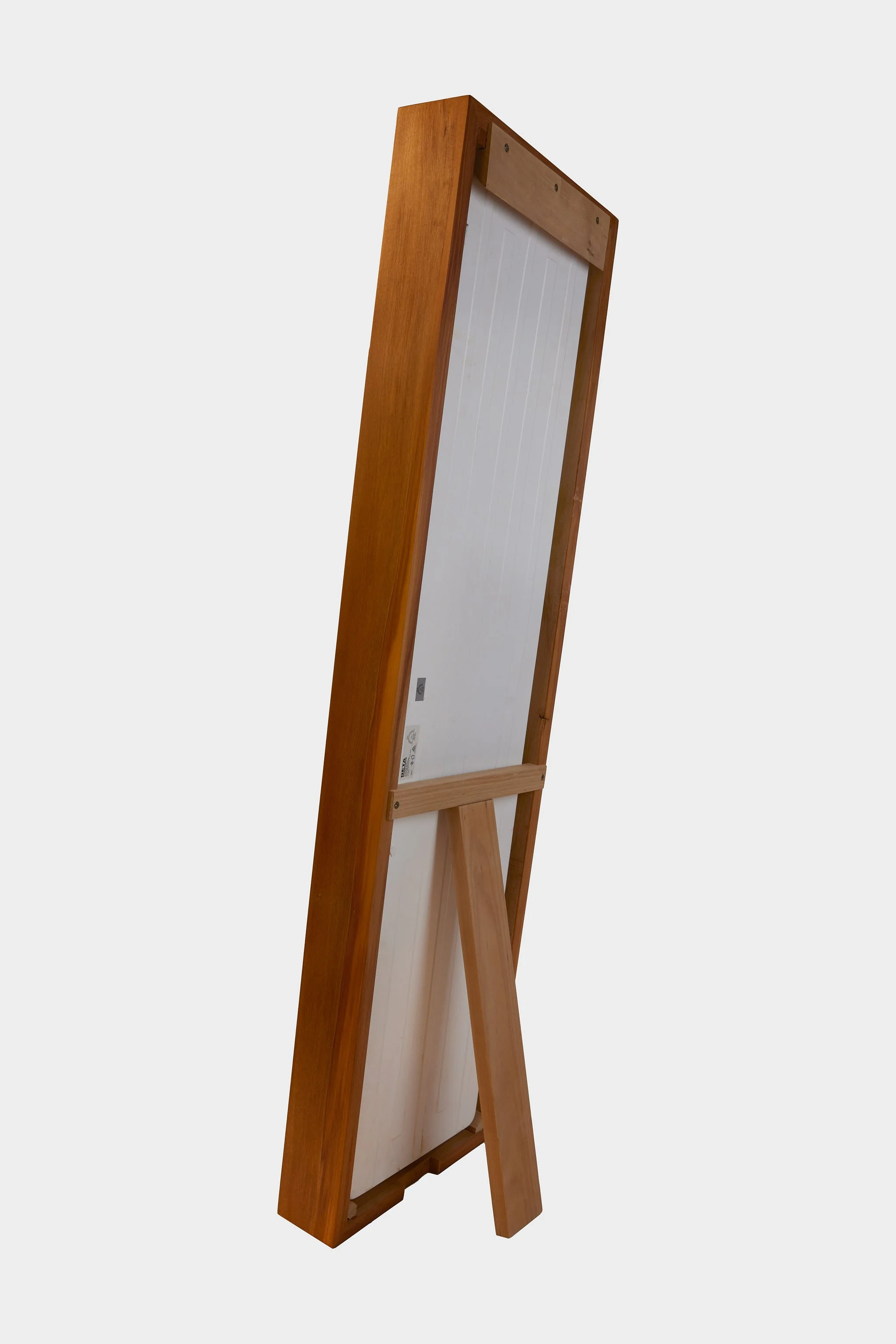 Free-standing: A fold-out wooden stand on the back lets the lamp stand upright, making it perfect for placing on the floor or against a wall without needing to hang it.

