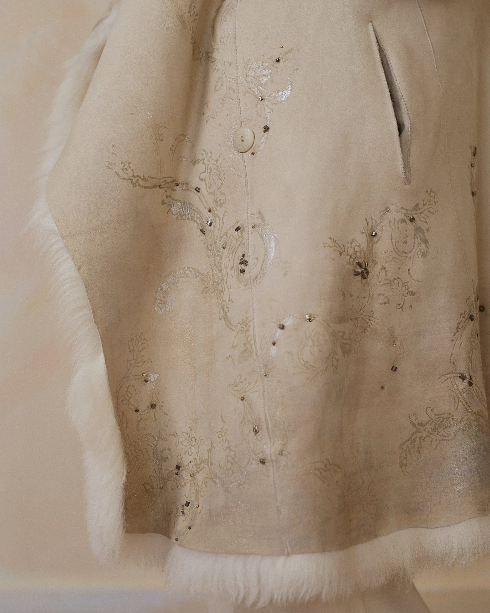 WC711KXL FINGERTIP GILET DECORATED TOSCANA VANILLA (6).jpg