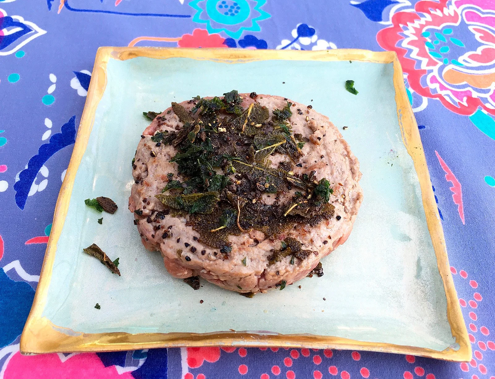 Burger di manzo alla salvia croccante