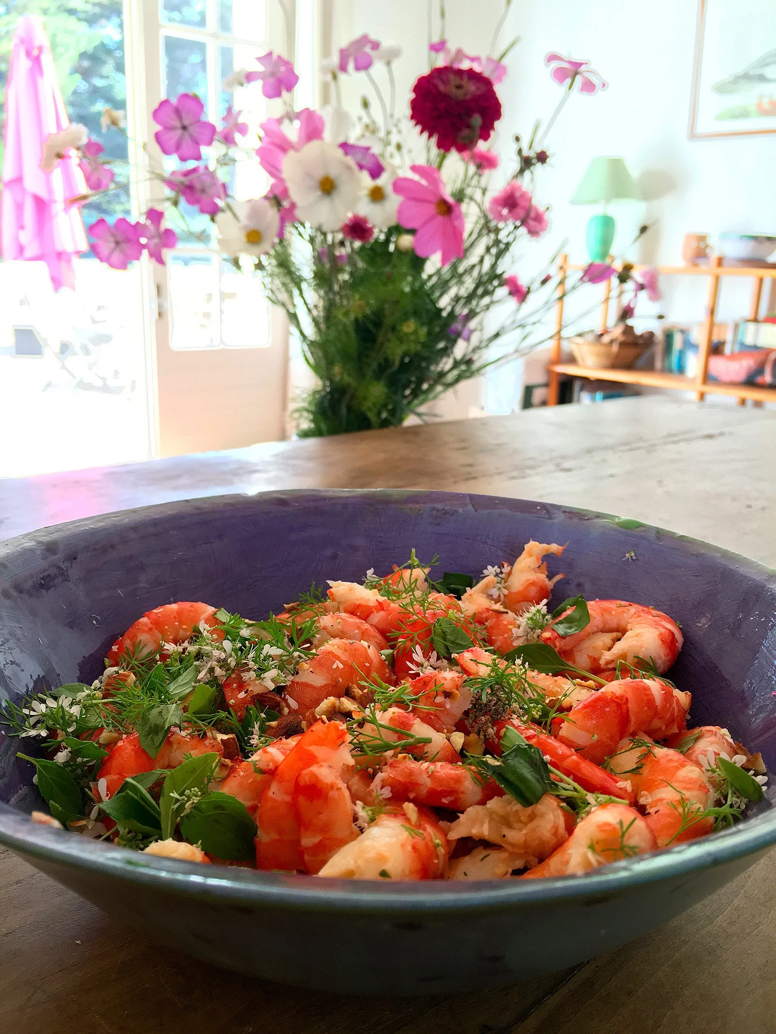 Gambas con mandorle e erbe fresche