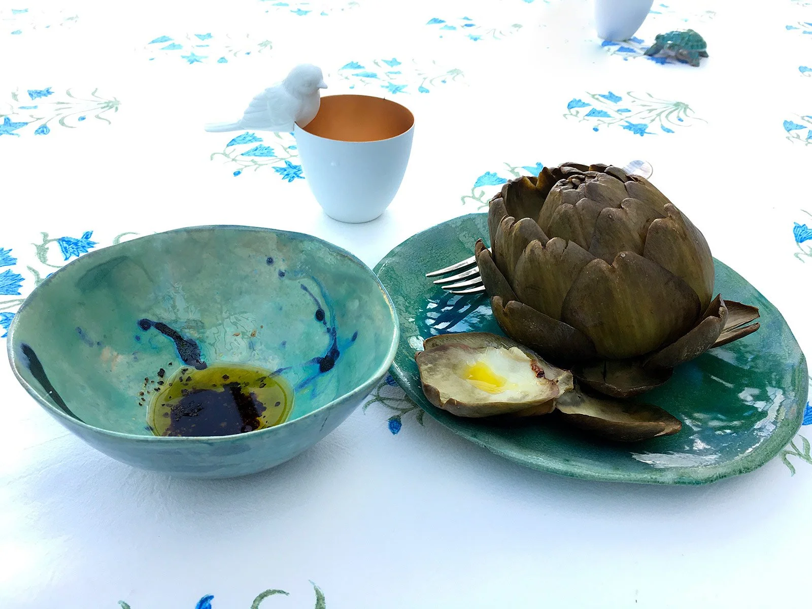 Carciofo bollito con vinaigrette alle erbe