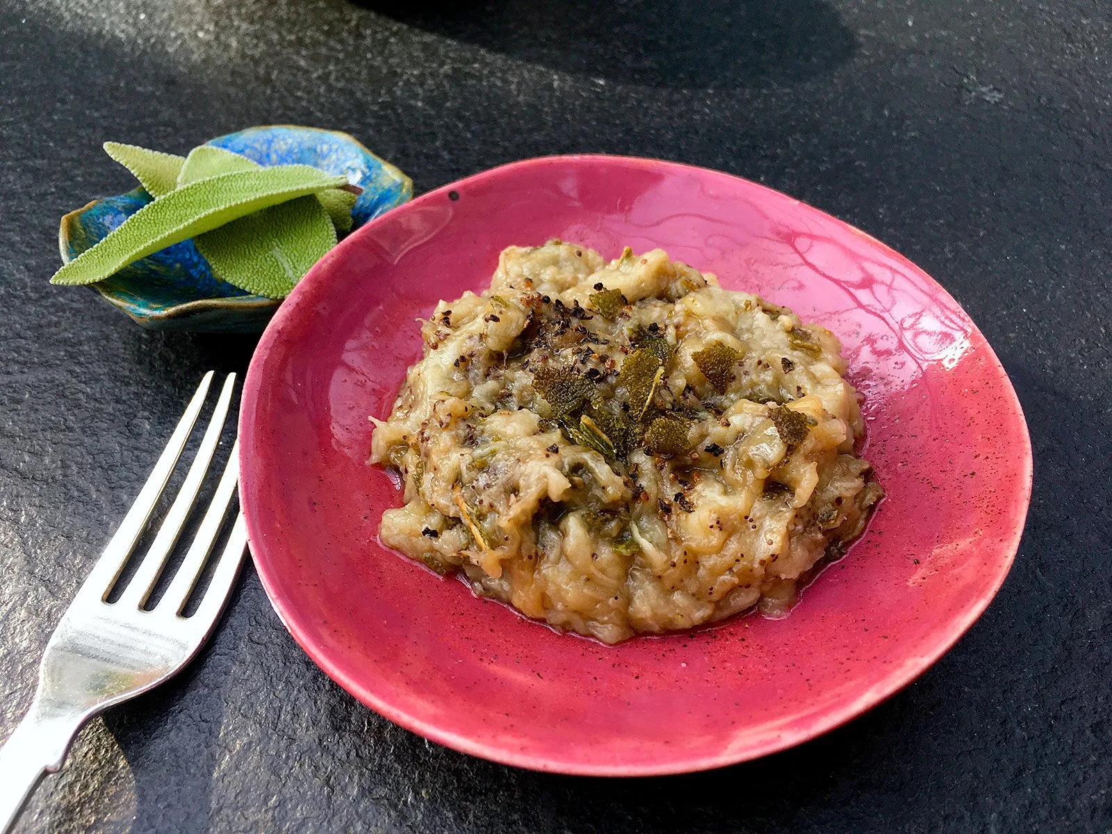 Melanzana in padella con salvia