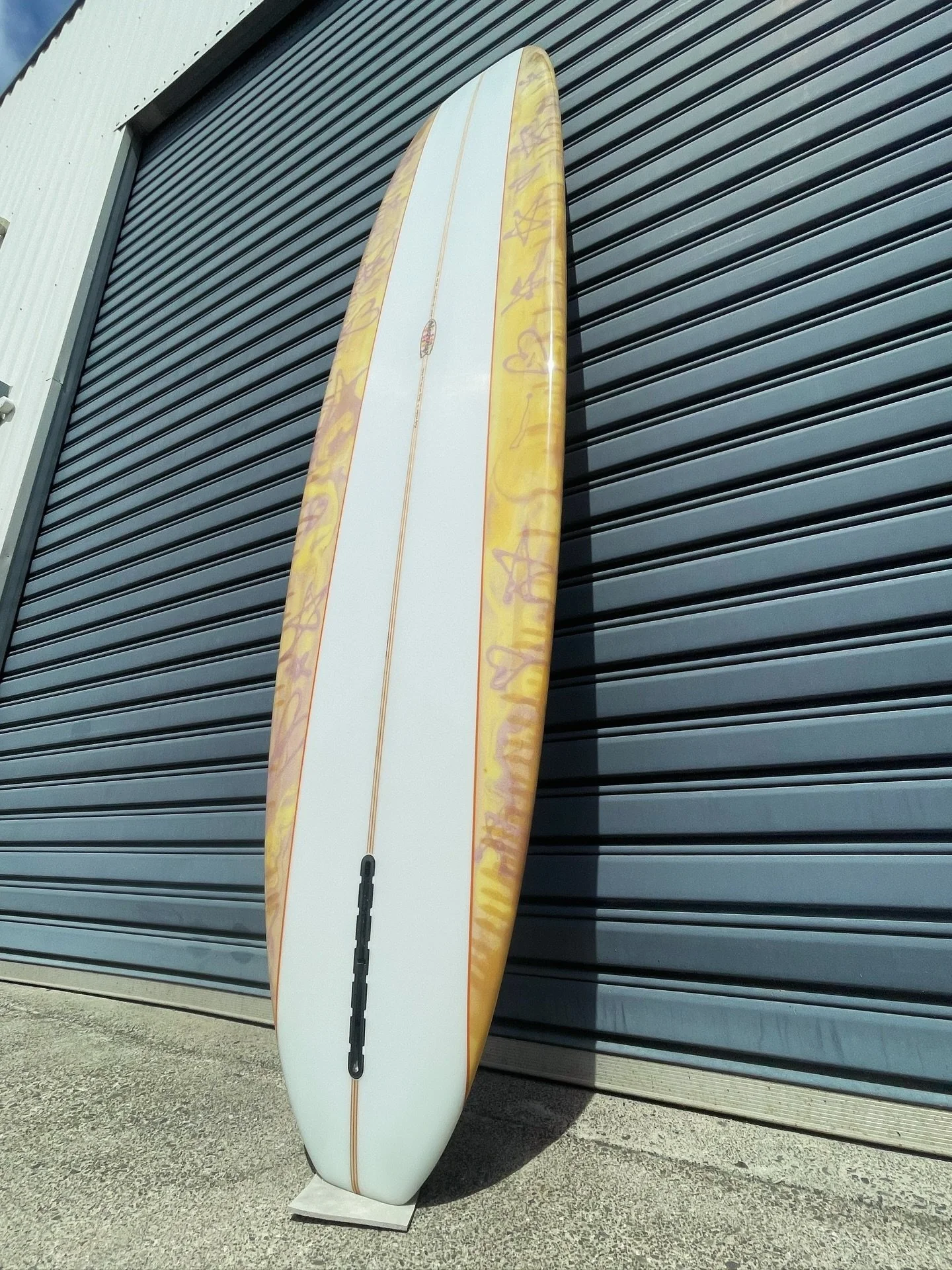 There she is! 9&rsquo;2 x 22 1/2 x 2 3/4 Milkshake, she&rsquo;s built for smooth trim, easy turns, and all the glide. Light under arm, stable under foot. The kind of board that makes you fall back in love with logging. 🌸 Enter the Lady of the Log to