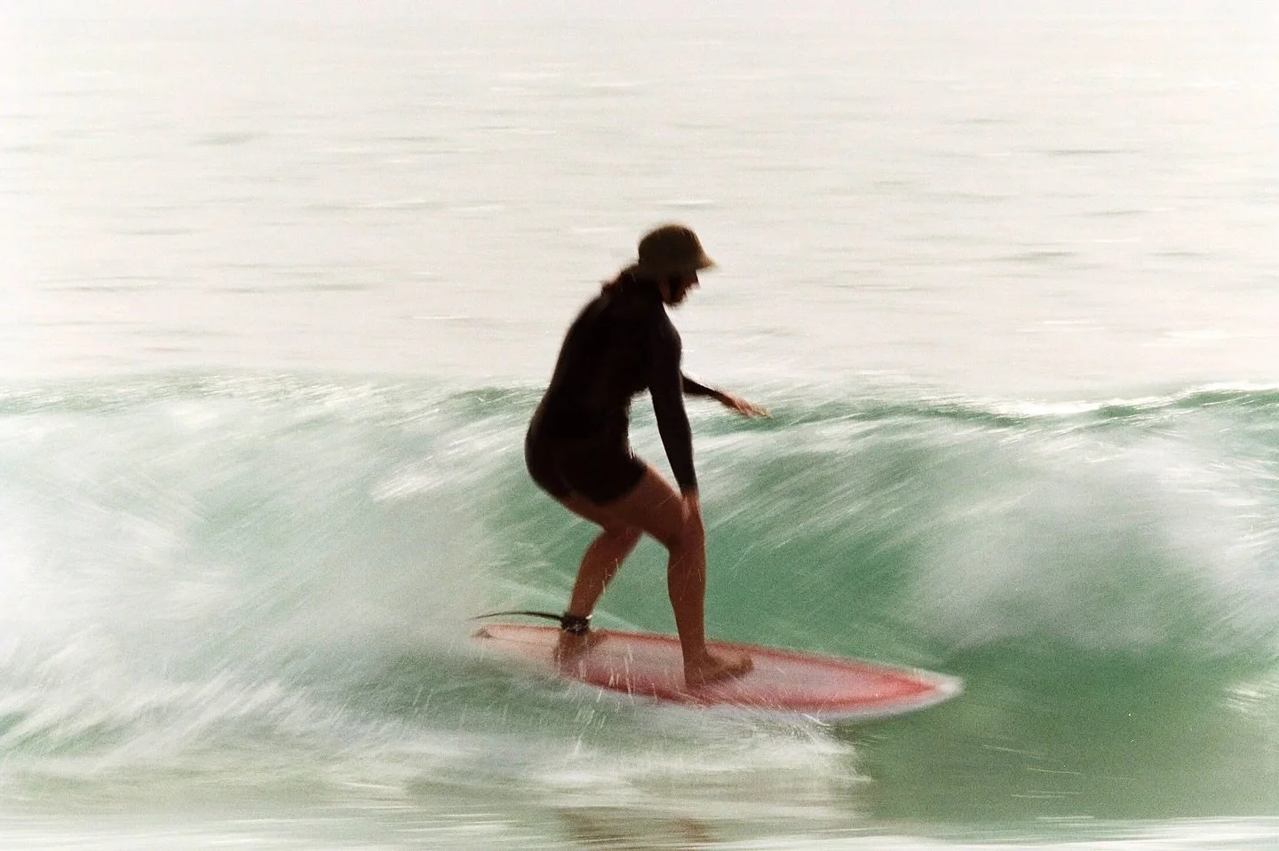 First surf in the @surf.shell first surf in a springy! @cskins_nz so good! 🤠 thanks for the pic @michael.cunningham.9803