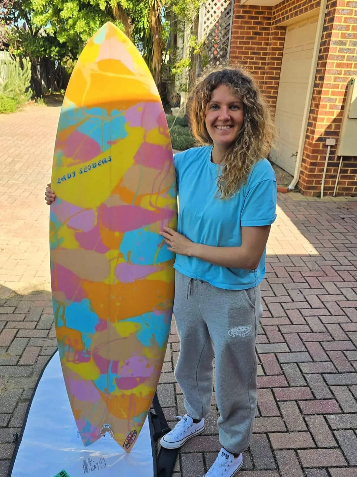 So pumped to see this board make it all the way to West Aus! Thanks so much for the support Jen you legend 🤍 @cake_face_1