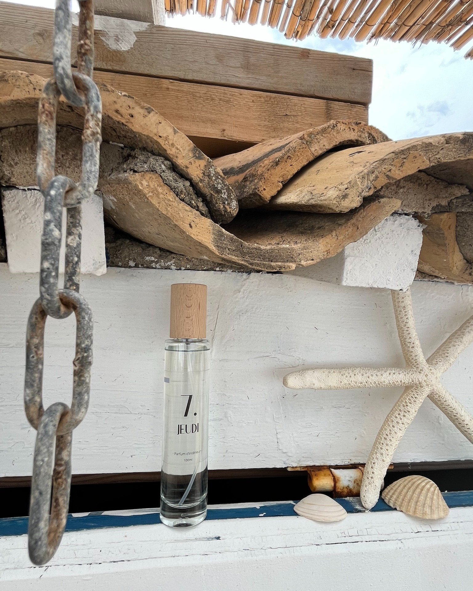 Le soleil joue &agrave; cache-cache ? Pas de panique.

Avec le spray Jeudi, prolongez un peu le beau temps dans votre maison ☀️
Quelques vaporisations, et l&rsquo;atmosph&egrave;re s&rsquo;illumine, l&eacute;g&egrave;re et joyeuse, comme une journ&ea