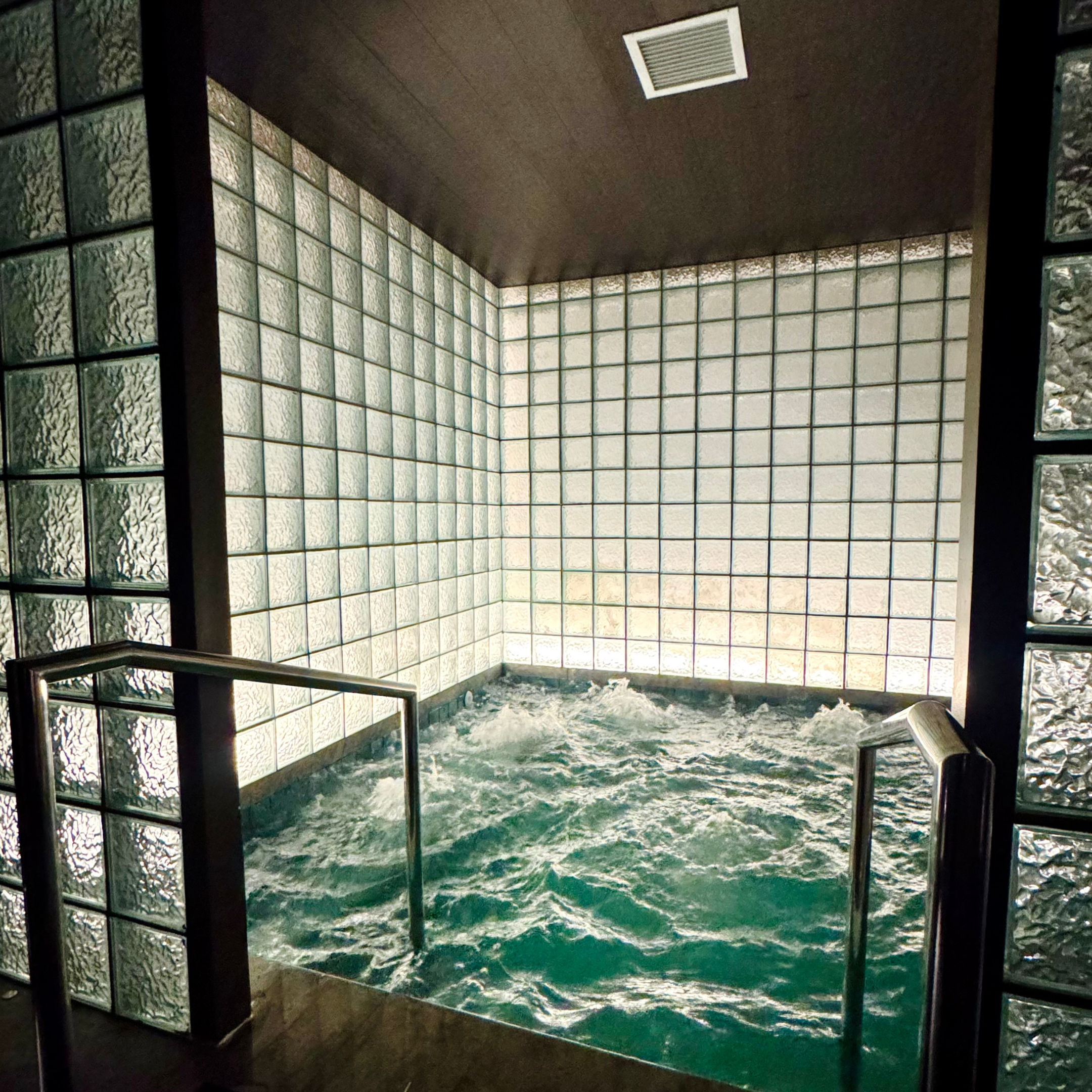 Hot Pool / Jacuzzi