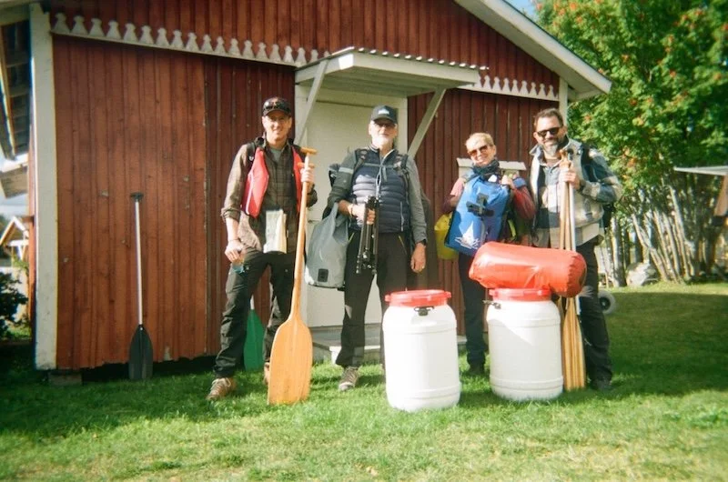 Destination Norden - die ganze Crew ist bereit für das Kanuabenteuer