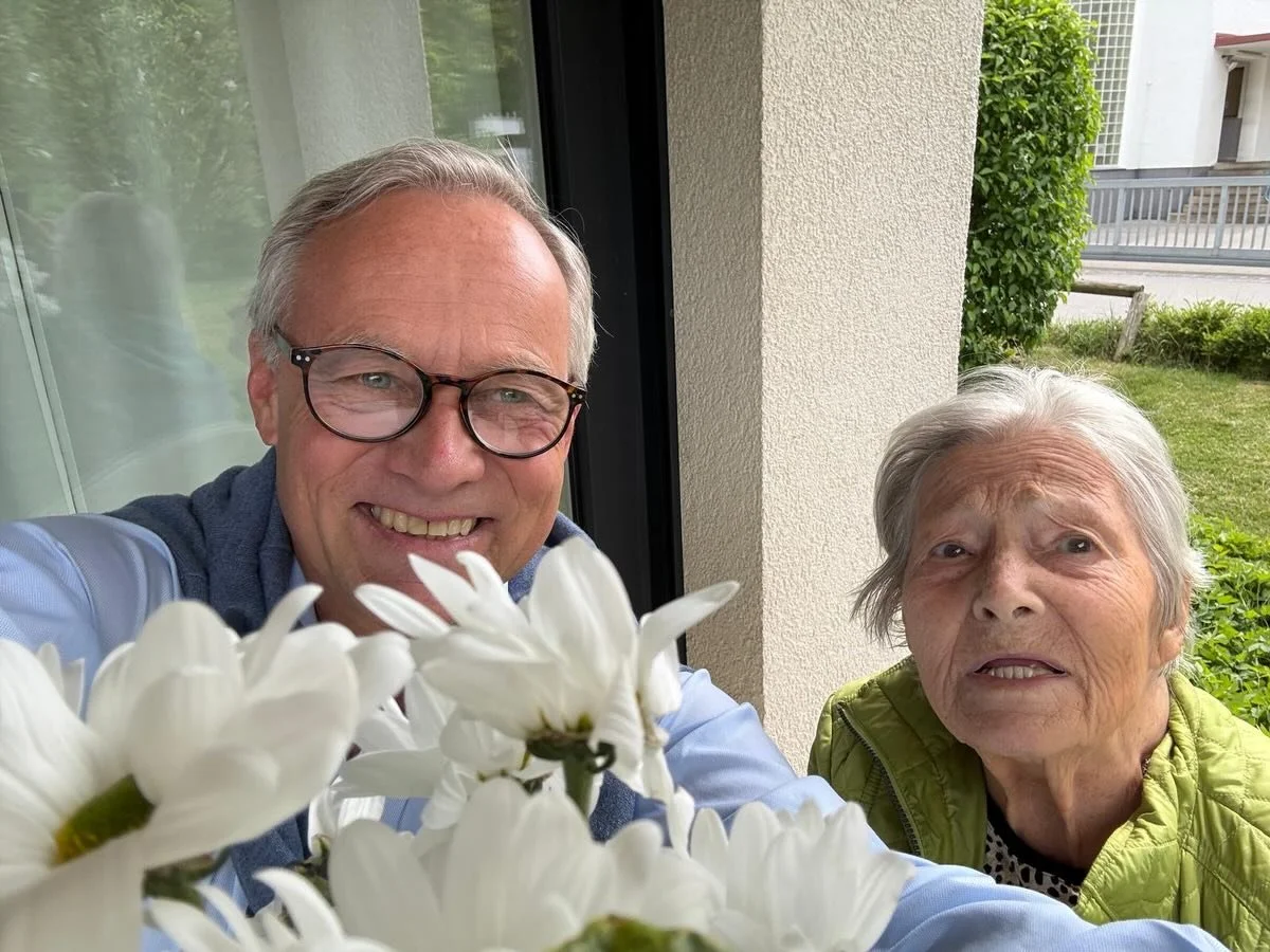 Ich habe heute meine Mama zum Muttertag besucht - Wie sch&ouml;n, wenn wir unserer Mutter noch danken k&ouml;nnen! Einen sch&ouml;nen Muttertag f&uuml;r alle! Das Bild daneben ist ein bi&szlig;chen her 😉❤️💐