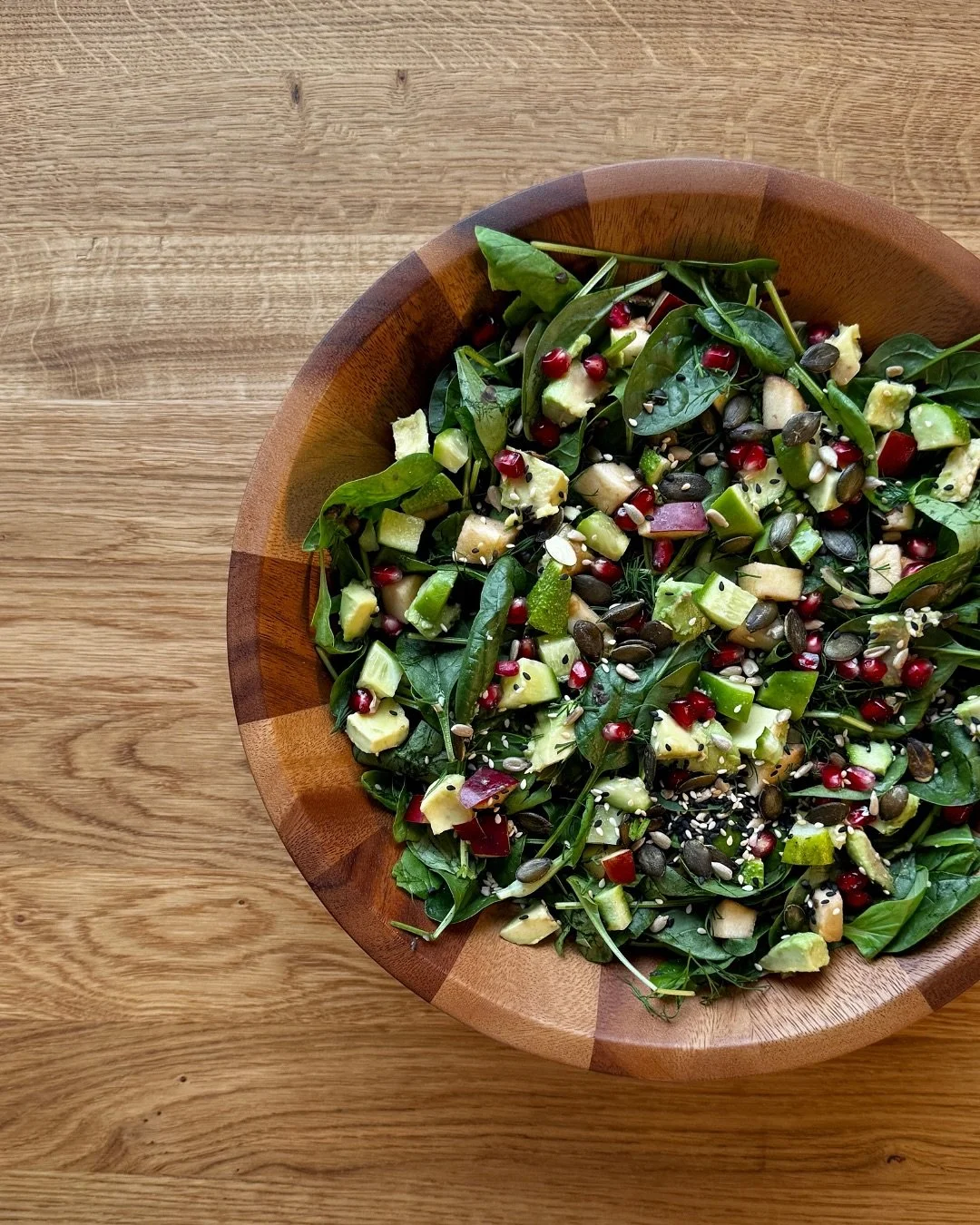 Salotos yra vienas paprasčiausių, bet ir veiksmingiausių būdų kasdien aprūpinti kūną vitaminais, mineralais ir antioksidantais. 

Svarbiausia, kad jos nebūtų nuobodžios, juk sveikas maistas privalo būti ir skanus. 💚

Todėl čia rasite visą tekstūrų i