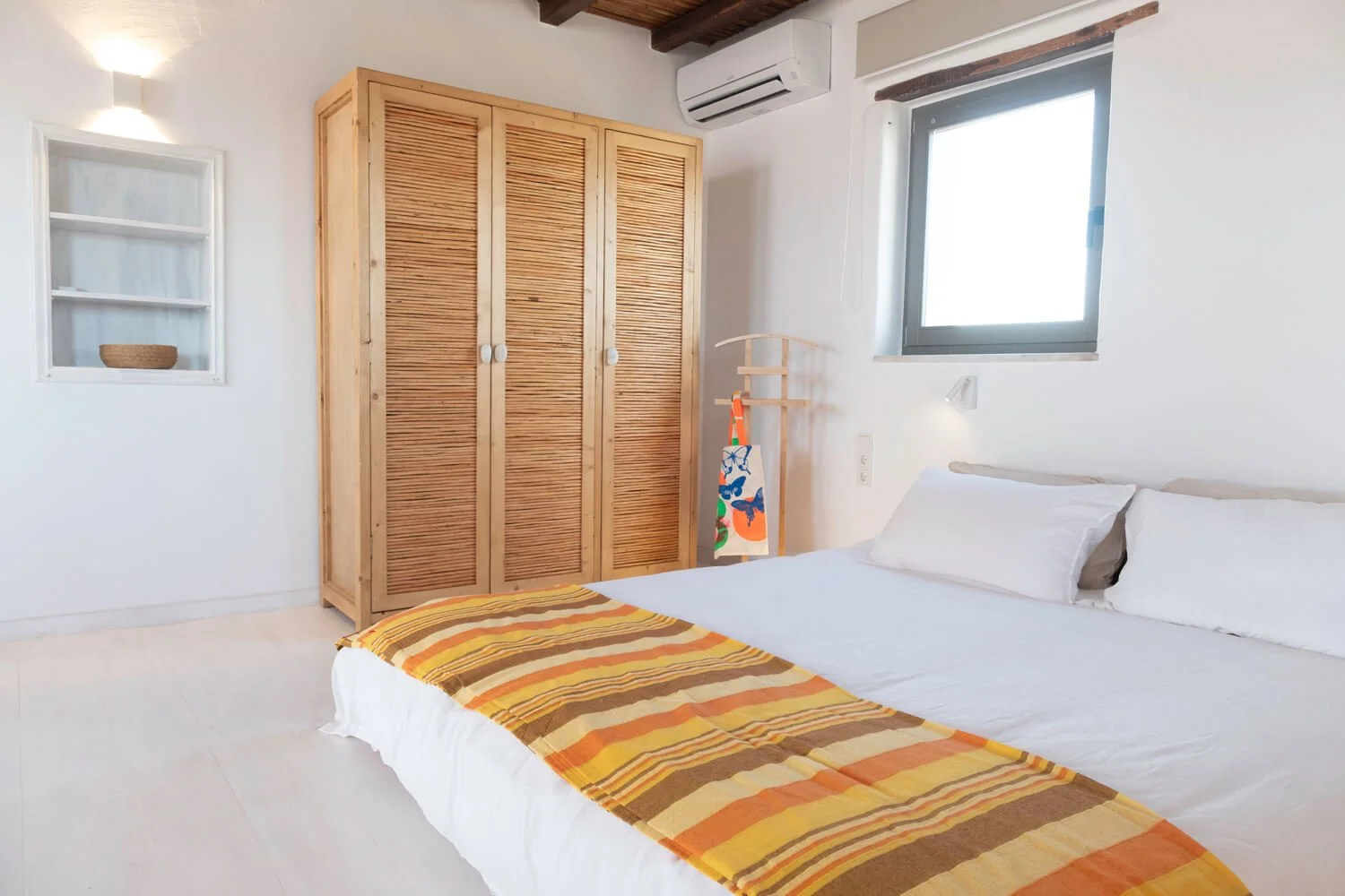 beaufort-villa-retreat-venue-paros-room.jpg